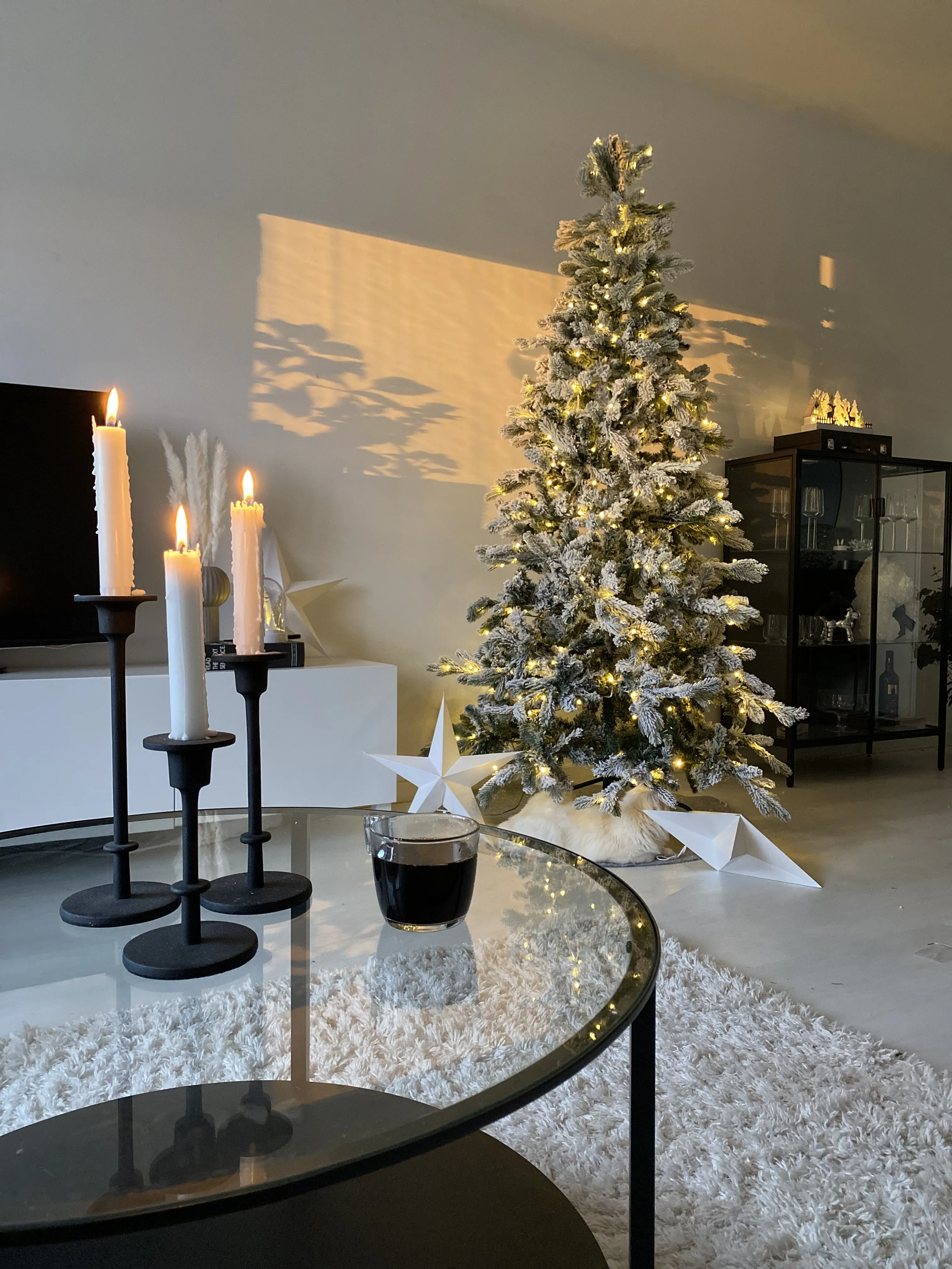 Besneeuwde kunstkerstboom LED TATLOW 210 cm Groen
