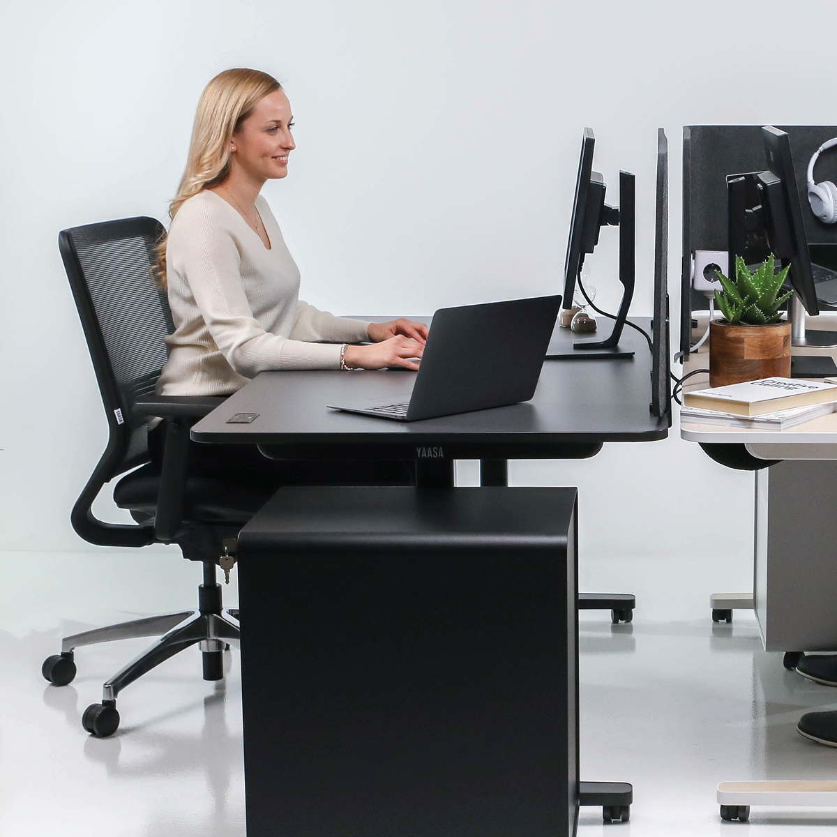Yaasa Desk Pro 2 140 x 75 cm - Electrically height-adjustable desk