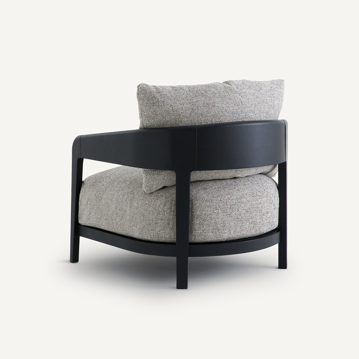 AM.PM<br>Poltrona Ash com acabamento natural ou preto Magalena
