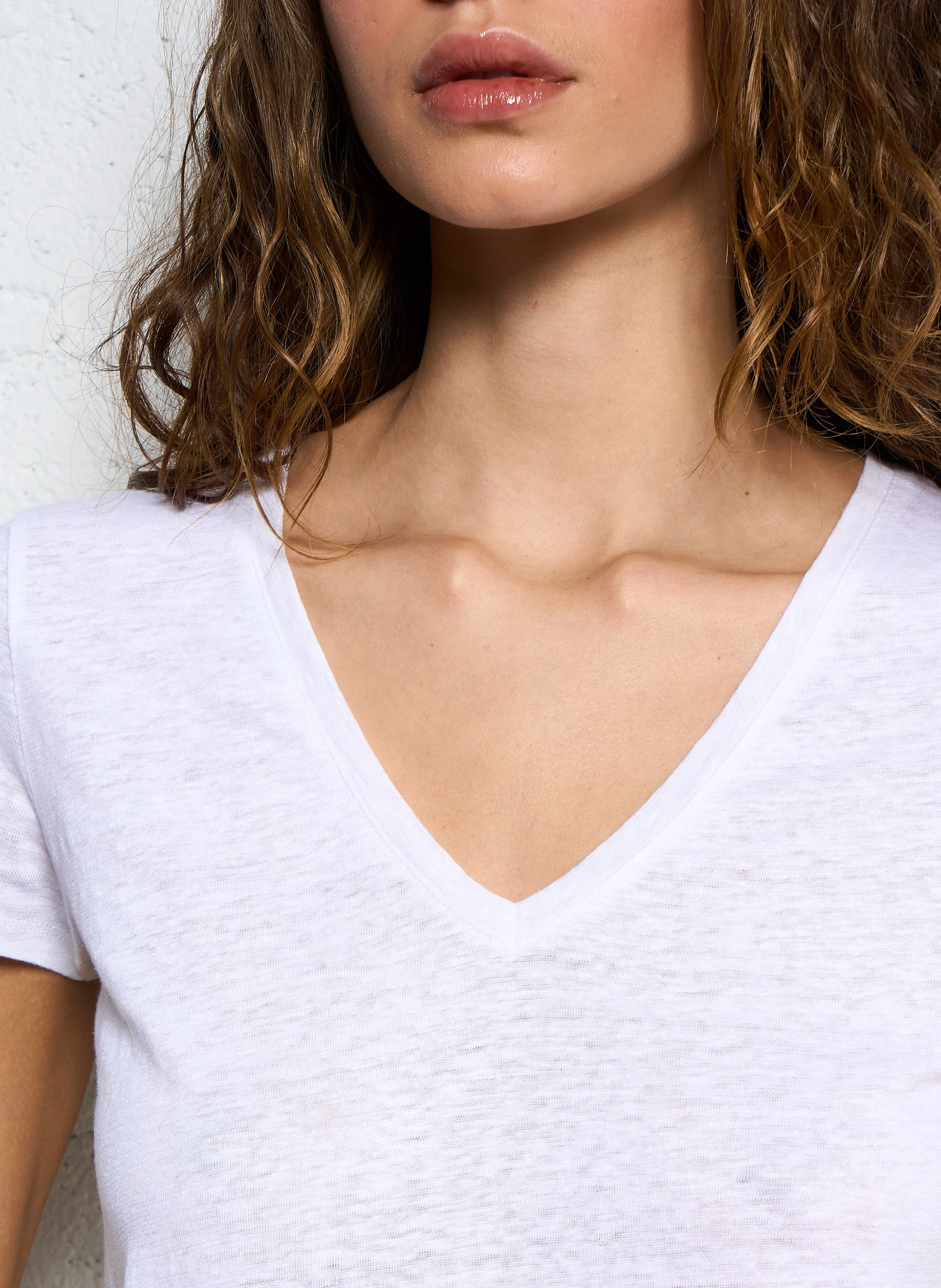 Tee-shirt col V moulant en lin strectch | Blanc