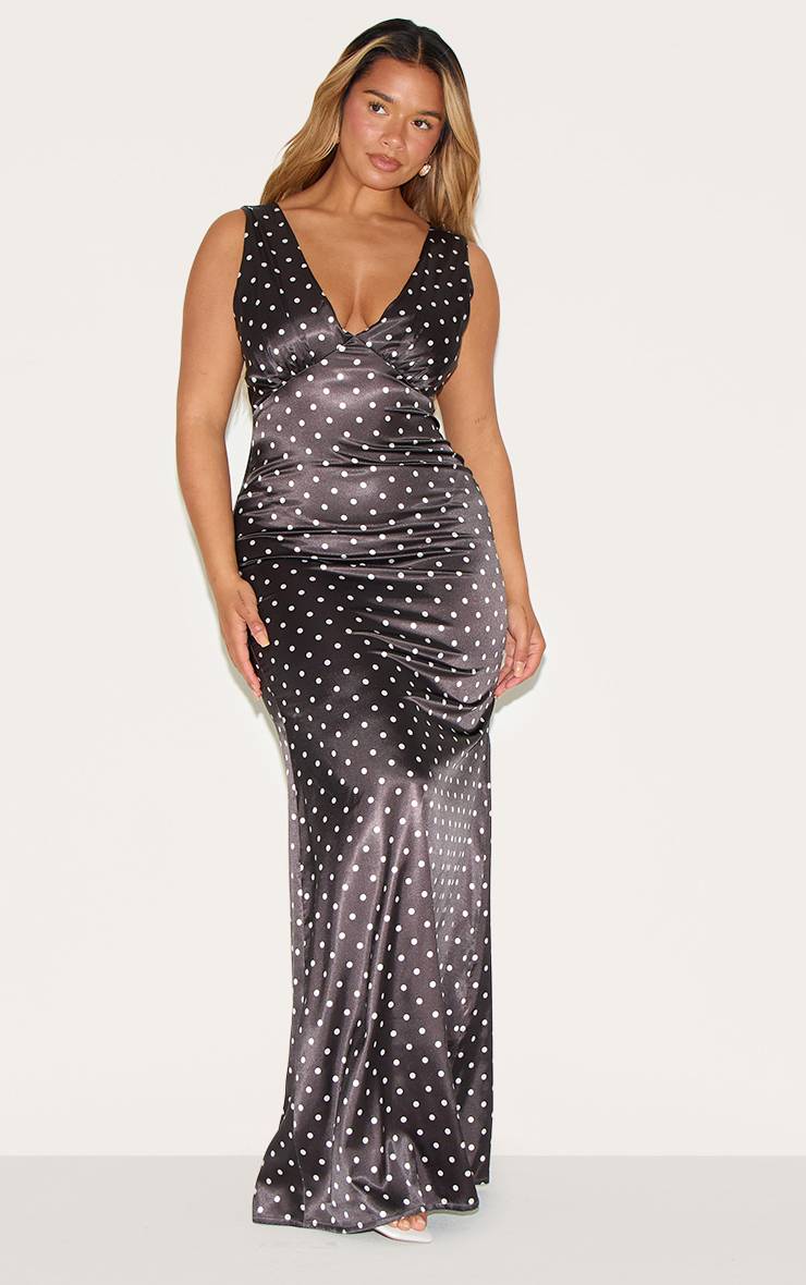Chocolat Robe Longue Shape À Pois En Satin Avec Décolleté Plongeant