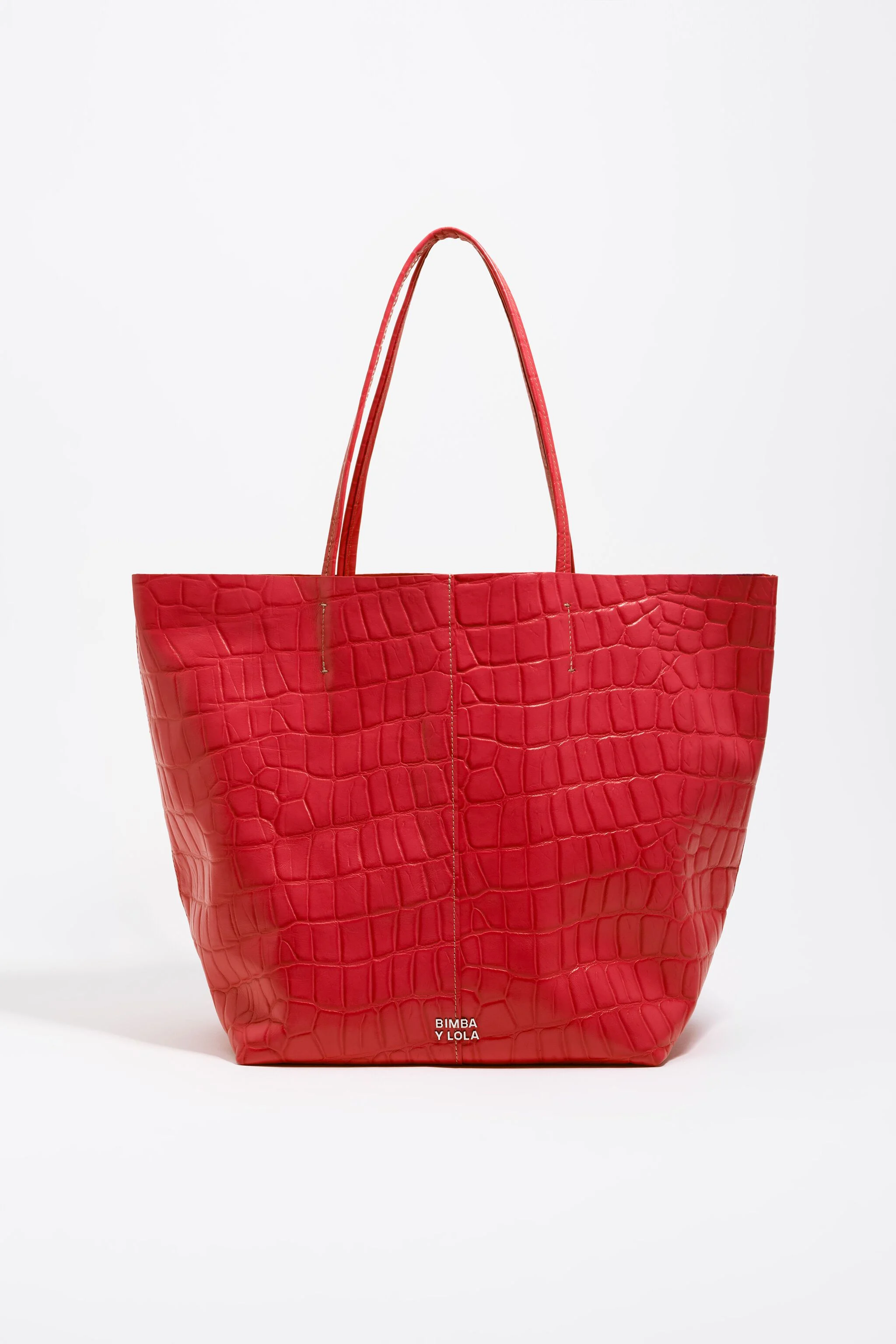 Bolsa grande de compras em couro vermelho com estampa de crocodilo.