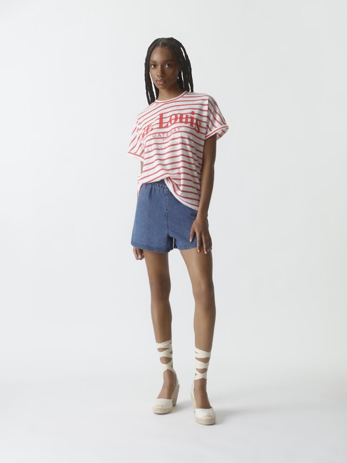 Camiseta listrada estampada - Branca/vermelha