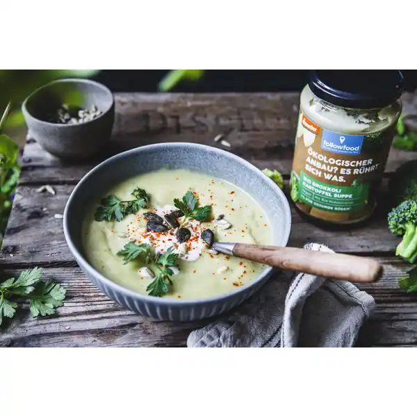 Bio Brokkoli Kartoffel Suppe mit Bio Kokoscreme