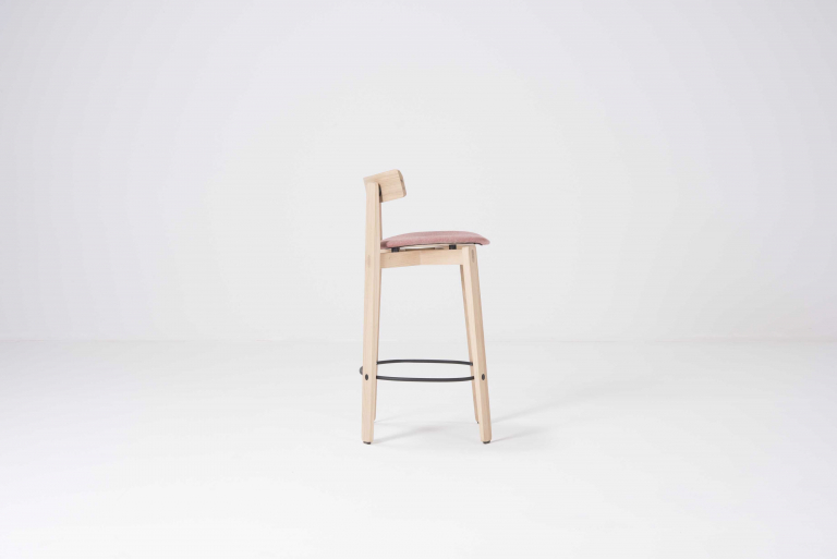 Gazzda Nora barkruk met leuning - laag whitewash Main Line Flax Barbarican