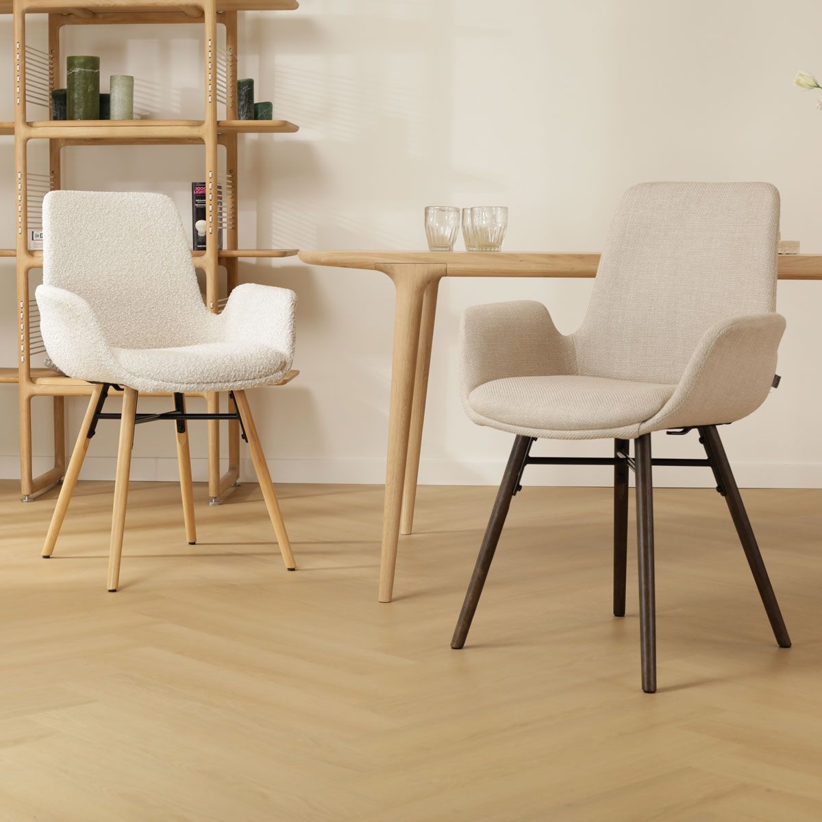 Eetkamerstoel Nena-Eef bouclé beige - naturel onderstel
