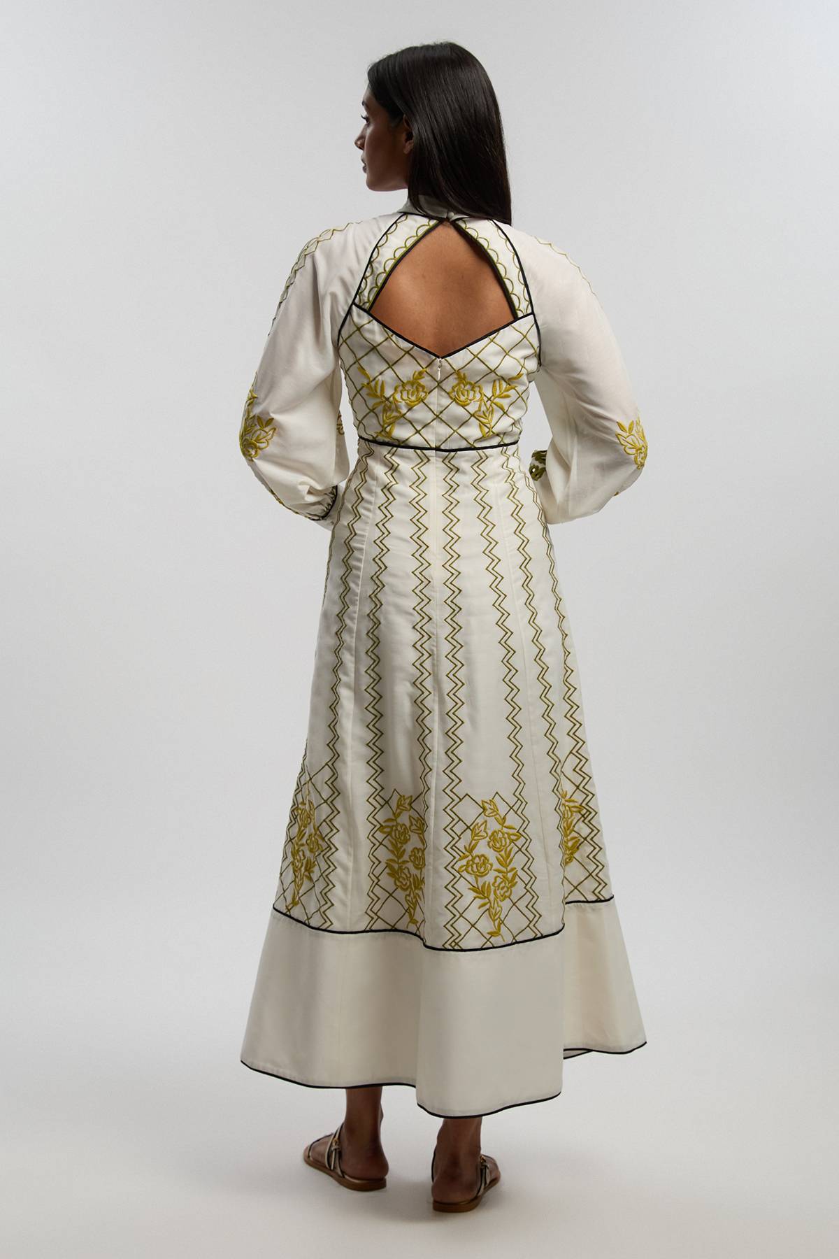 KarenMillen Robe Maxi En Voile Brodée Avec Découpes Ajourées Et Manches Ballon Petite Taille