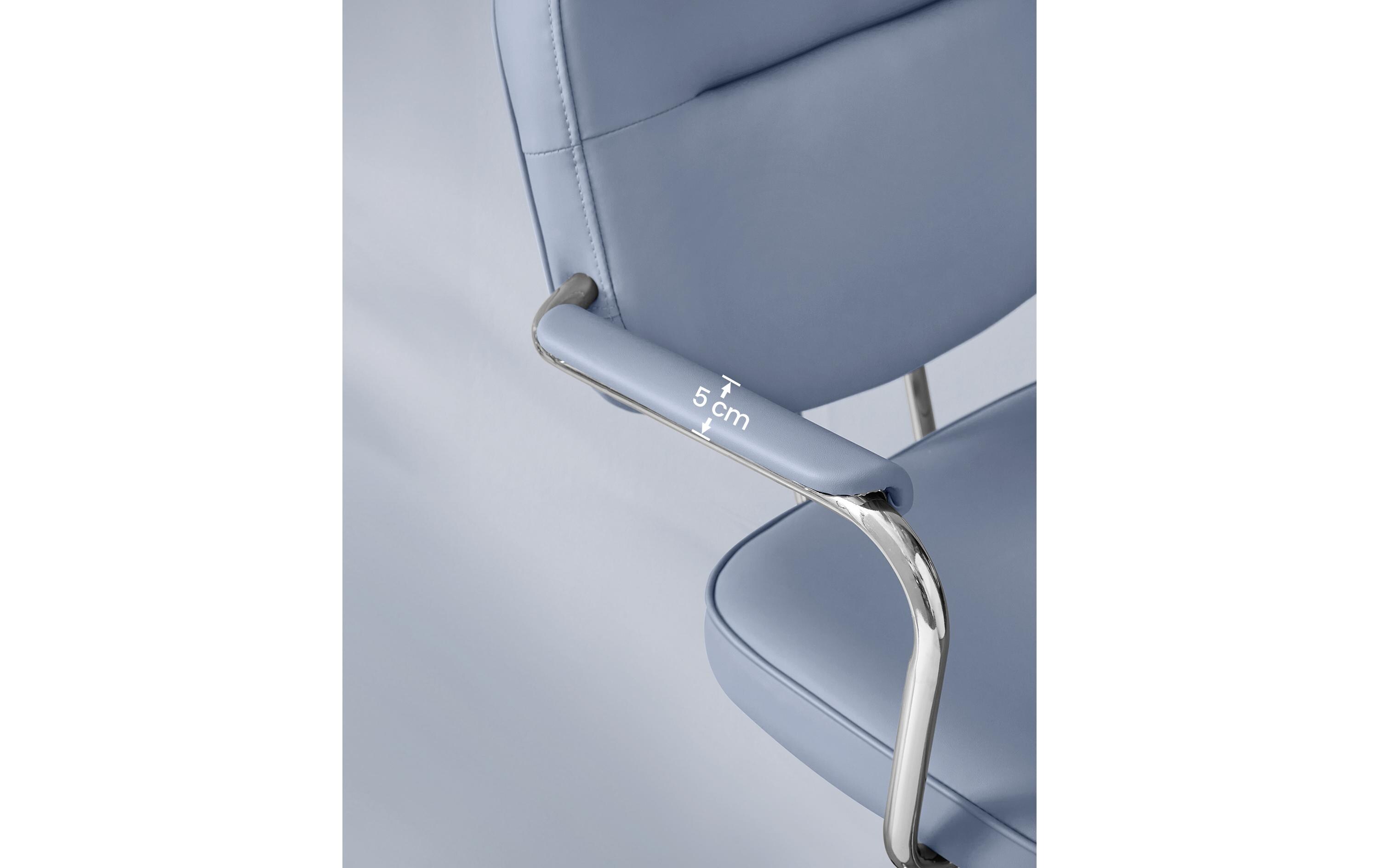 Bürostuhl mit Polsterrücken und Armlehnen, Blau<br>Drehstuhl mit gebogenem Sitz