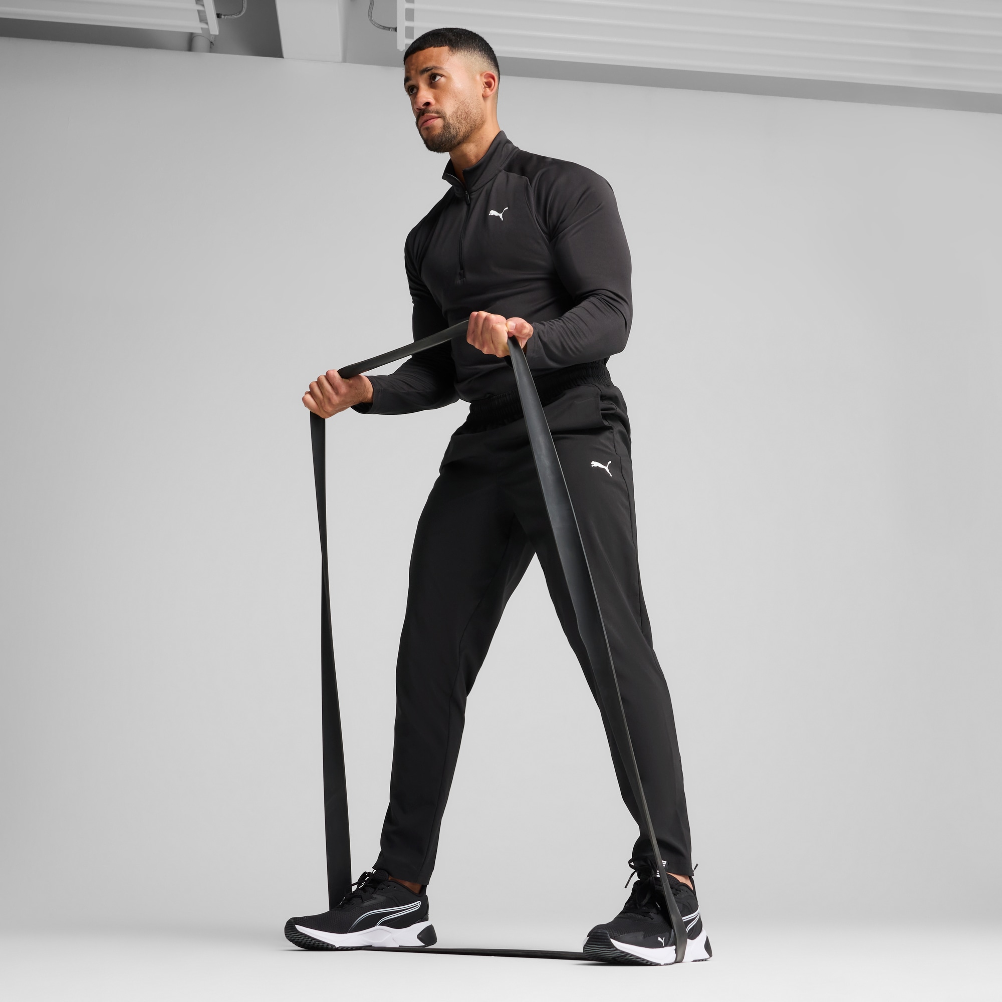 PUMA Trainingshose »M TAD ESSENTIALS WOVEN TAPERED PANT«