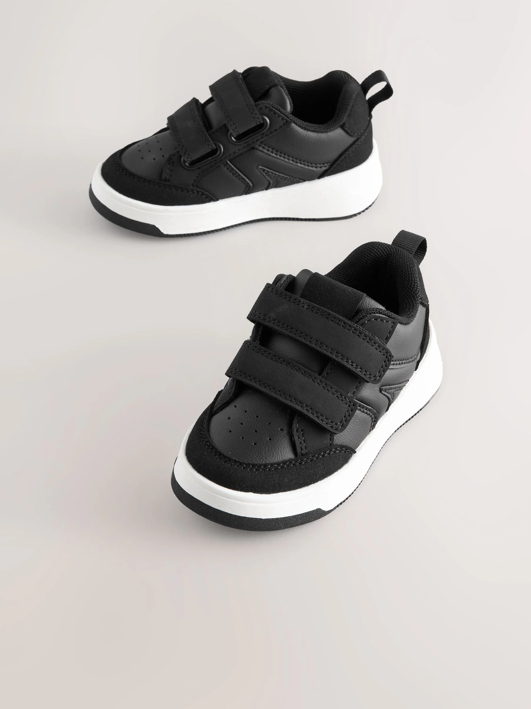 Zwart - Trainers met Klittenbandsluiting en twee banden