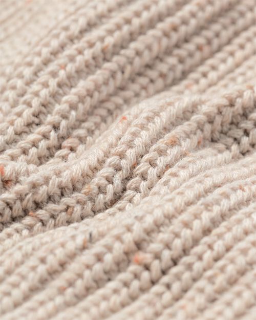 pull en maille beige blanc cassé