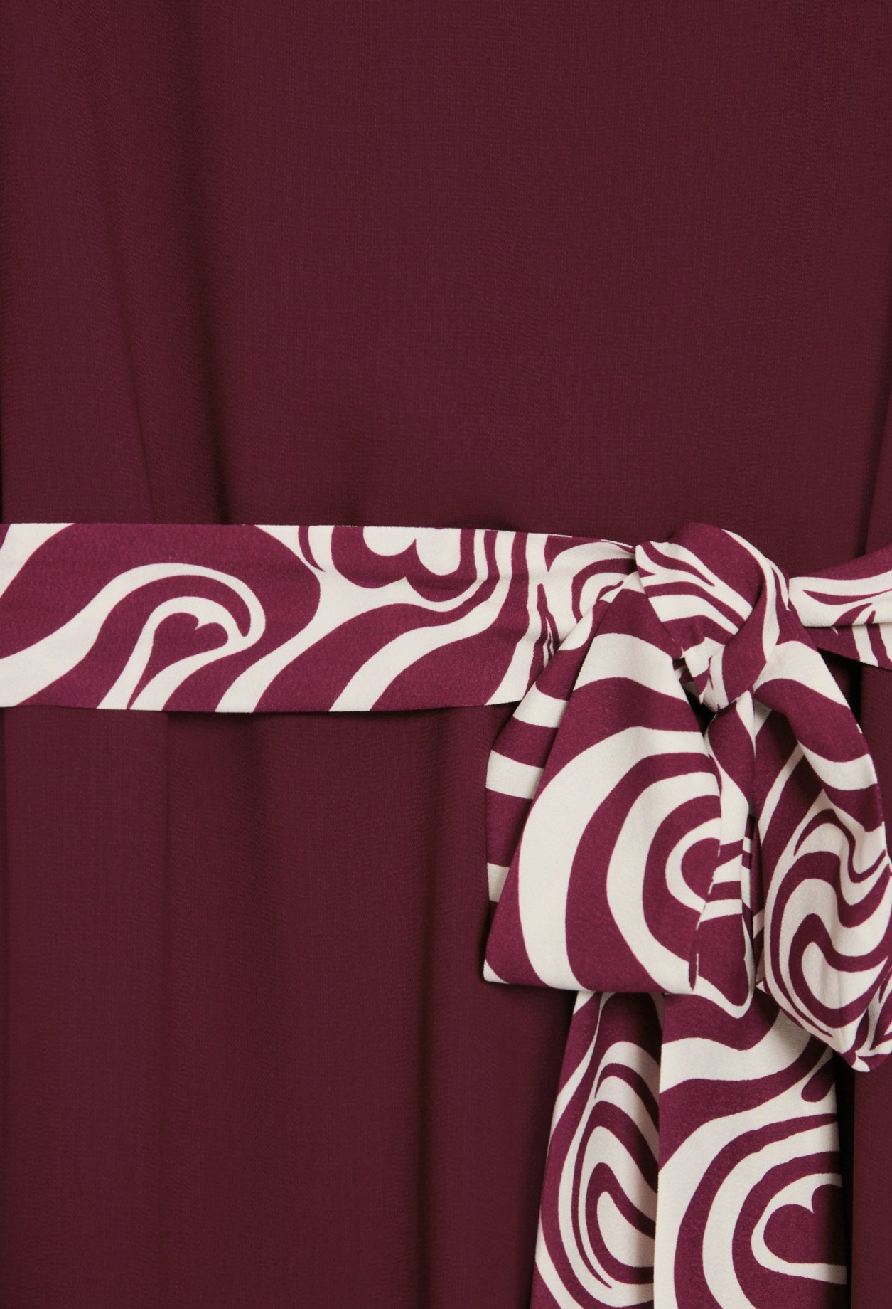 Robe courte ceinturee imprime c&oelig;ur
