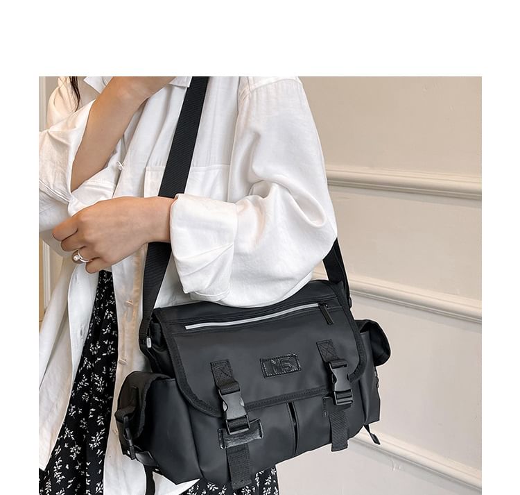 Hikuozy - Messengerbag met klep en gesp