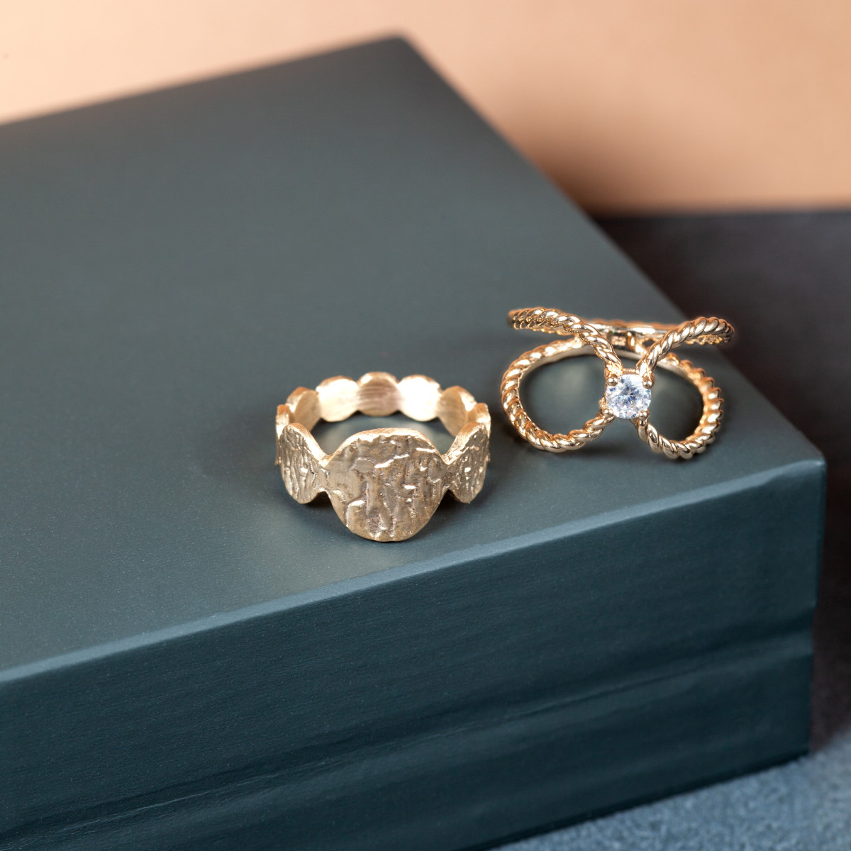 Bague plaqué or zirconia torsadée