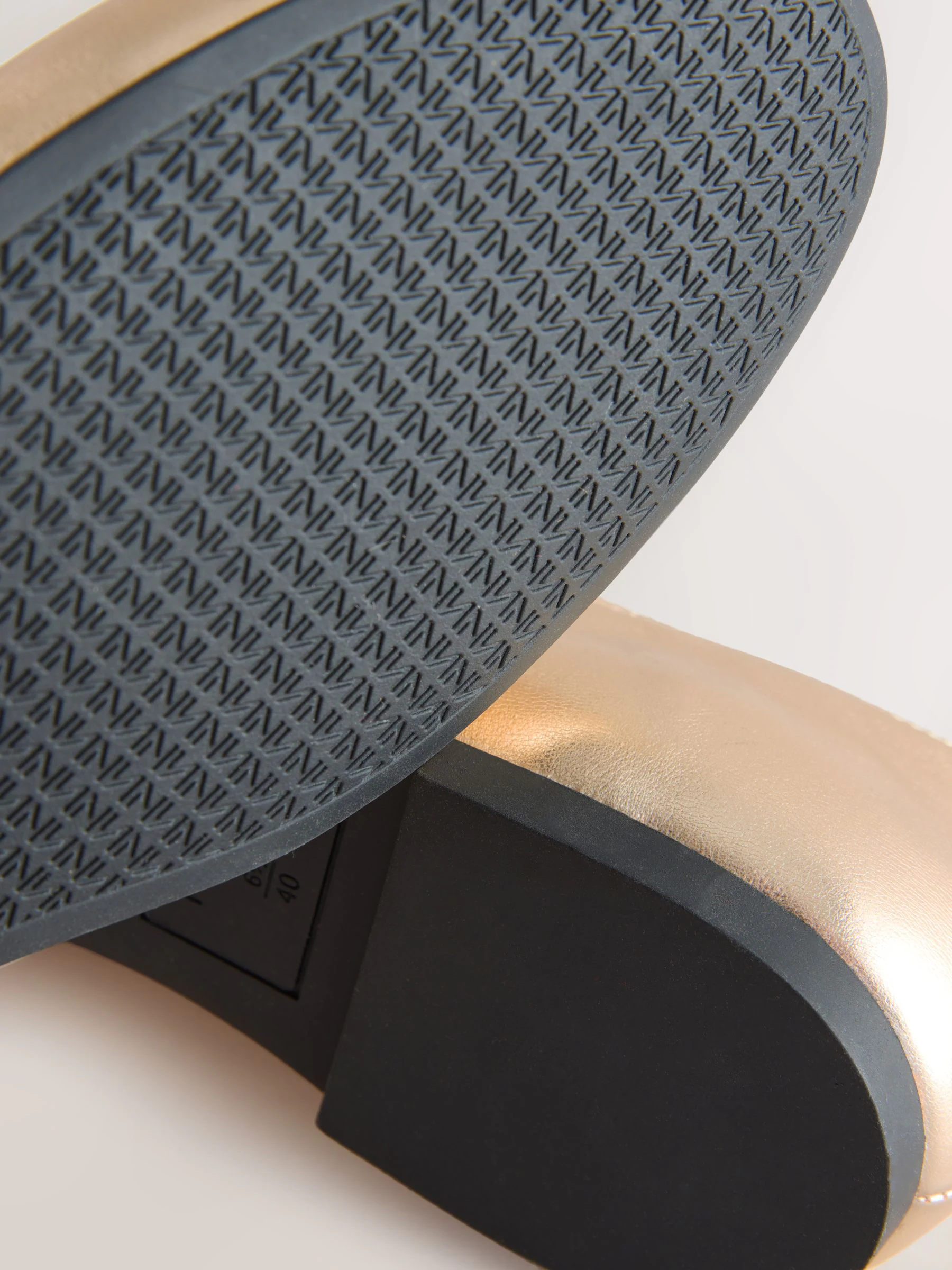 Goud - Forever Comfort® leren T-Bar Mary Jane-schoenen