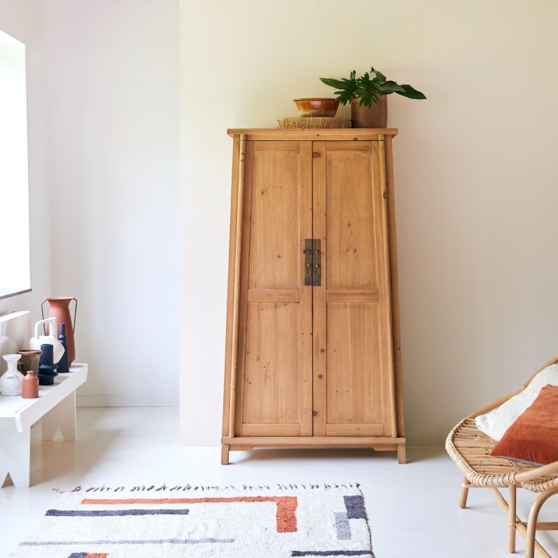 Armoire de rangement en pin massif recyclé Yuki