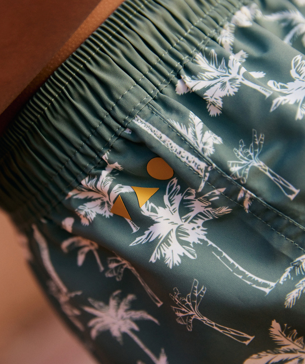 SHORT DE BAIN GARÇON EN FIBRES RECYCLÉES VERT IMPRIMÉ PALMIER