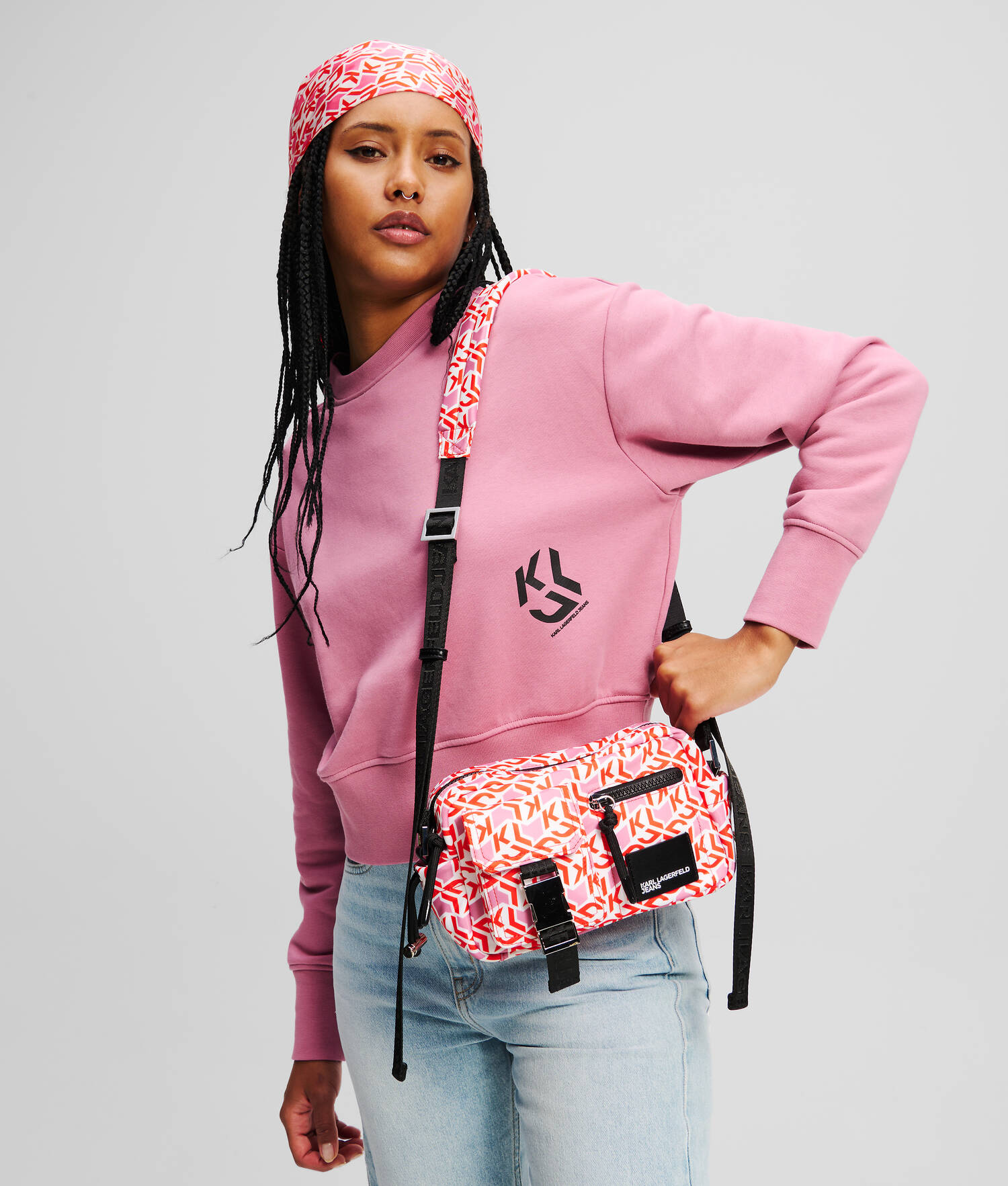 SAC BANDOULIÈRE FONCTIONNEL EN NYLON MONOGRAM - Monogramme rouge sur toute la surface