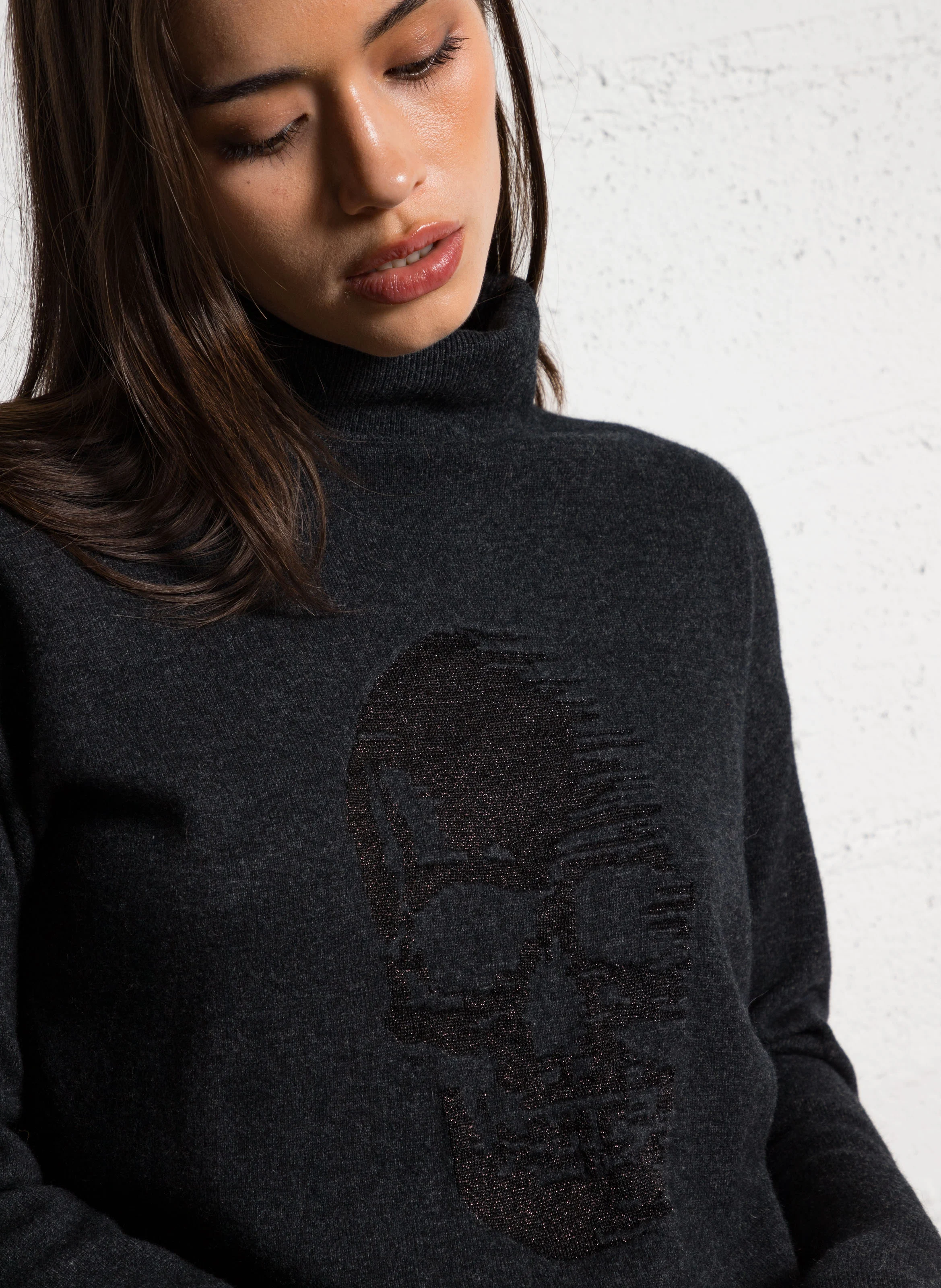 Pull col roulé brodé | Gris