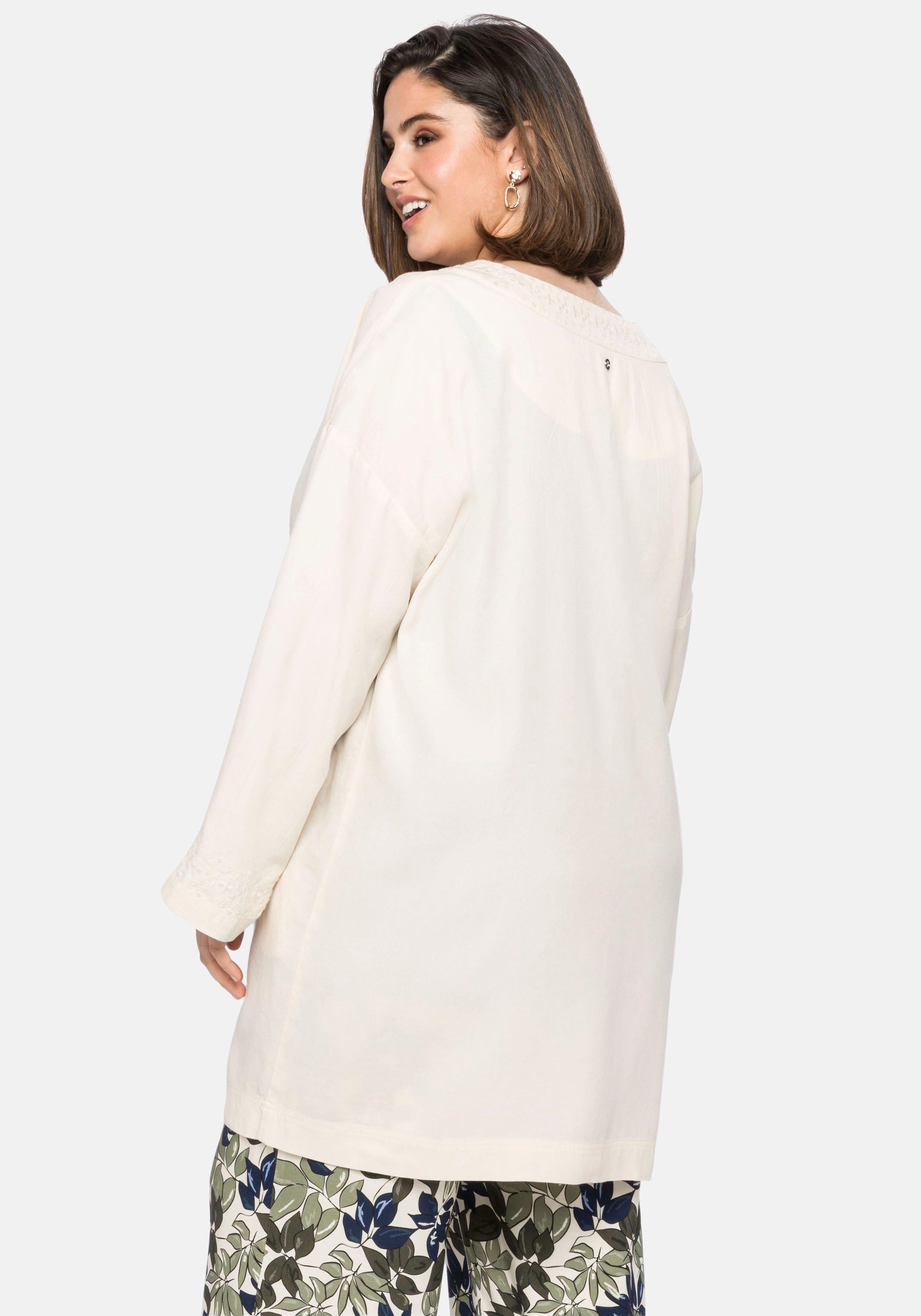Longjacke mit Verschlussband und Stickereien