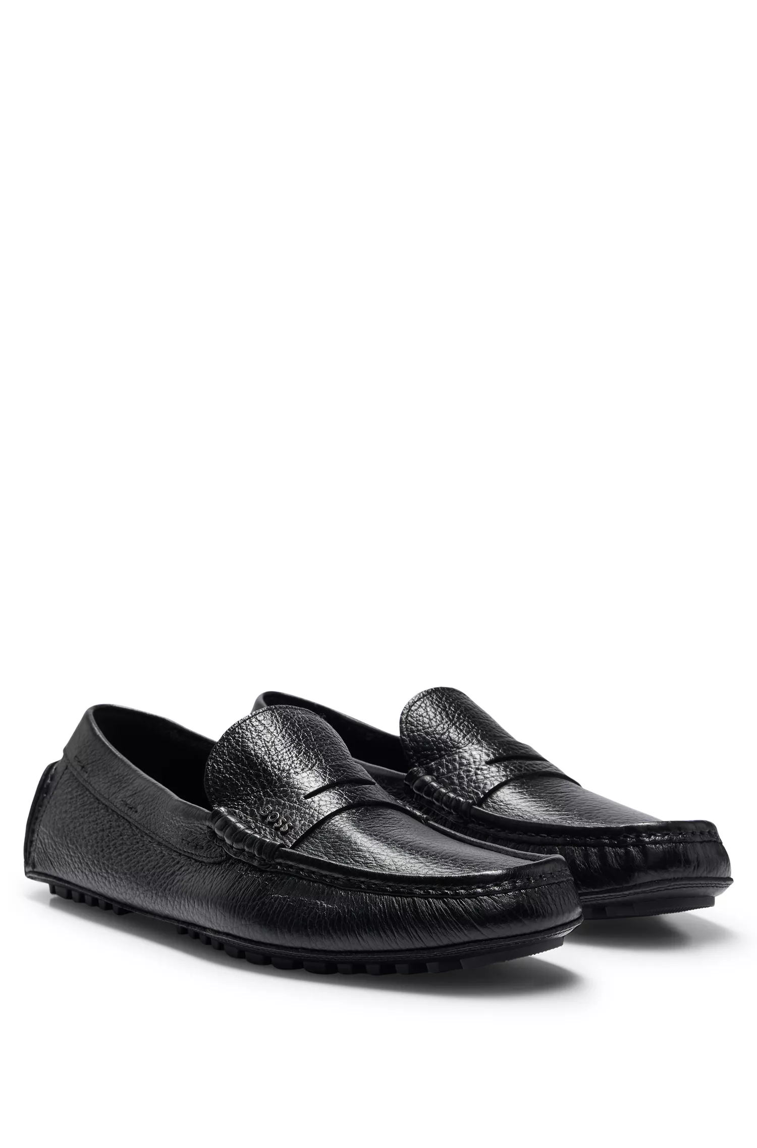 Mocassins BOSS pretos, fabricados na Itália, em couro granulado com detalhe do logotipo.