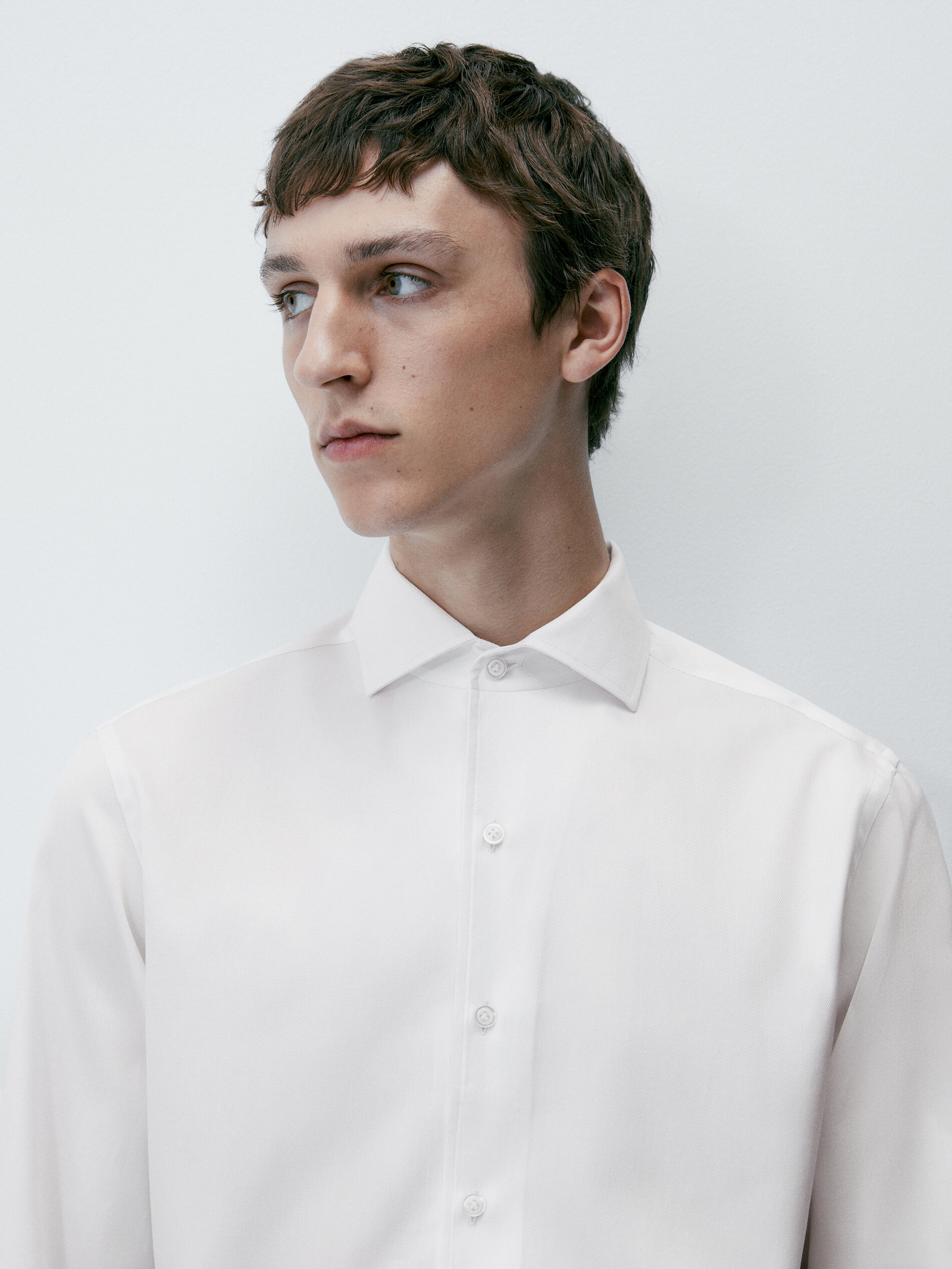 Camisa de algodão texturizado com modelagem slim fit - BRANCA
