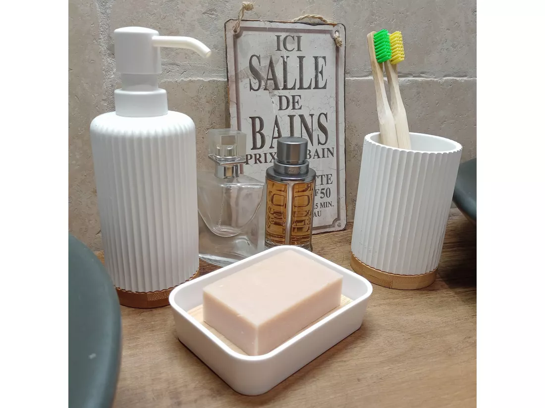 Distributeur à savon strié