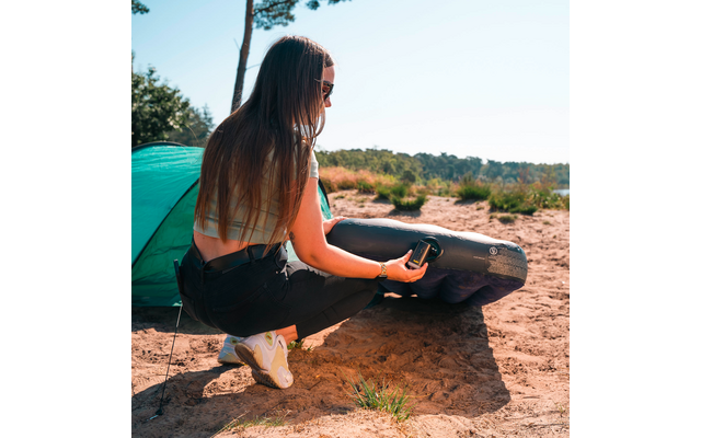 Aqiila Airbird C2 tragbarer Kompressor mit integrierte Campinglampe