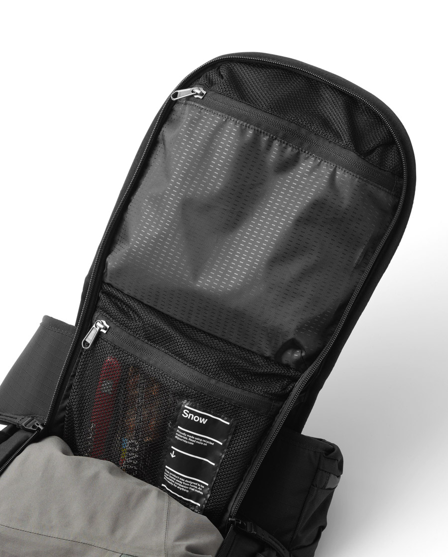 Snow Pro Backpack 25L  Black Out