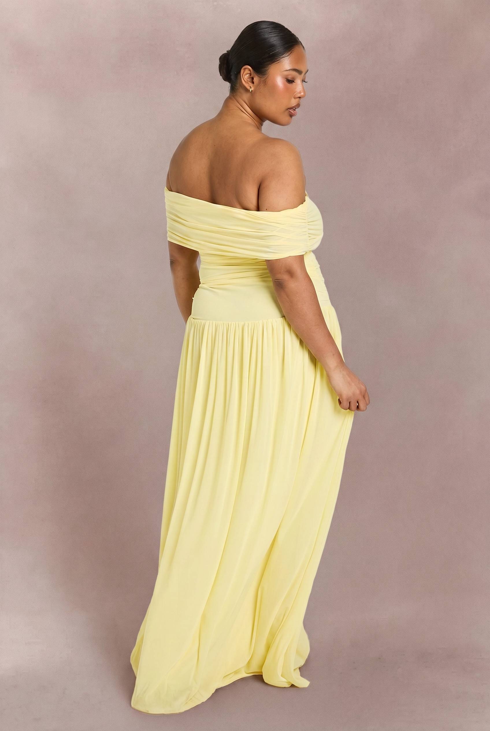 boohoo Robe Maxi Grande Taille À Taille Basse Et Fronces