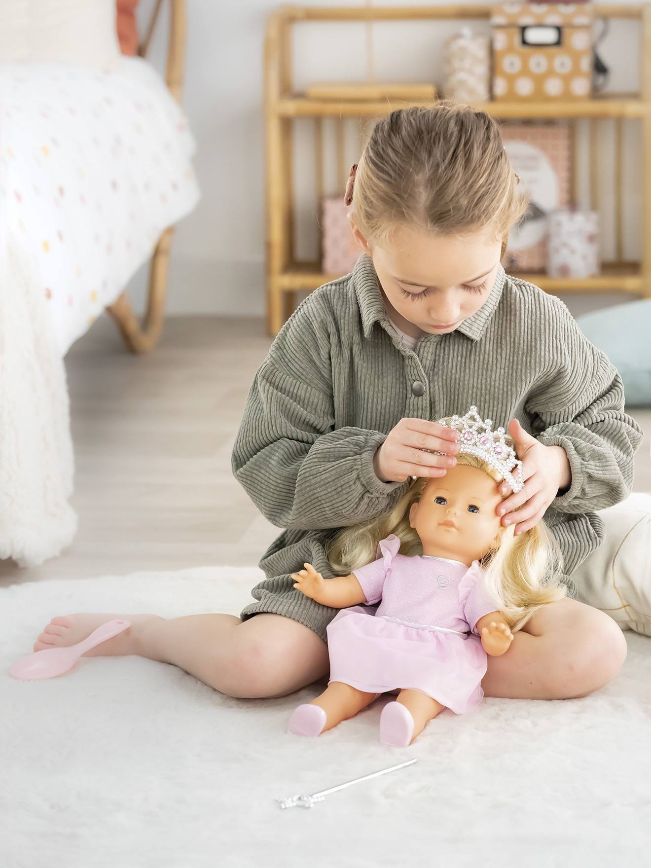 Estojo e acessórios de princesa para boneca de 36 cm