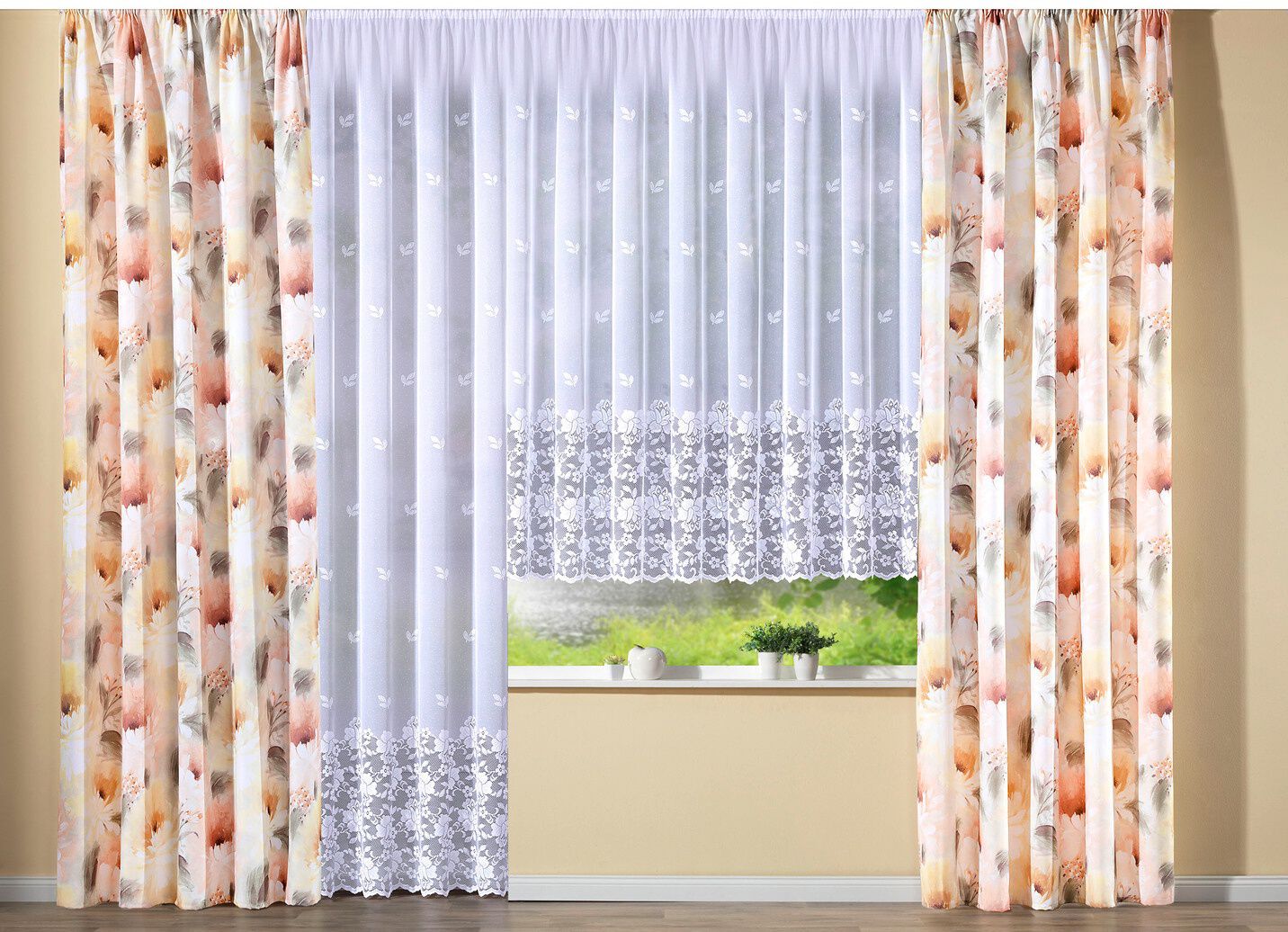 Filigraner Blumenfenster-Vorhang mit Automatikfaltenband 1:3