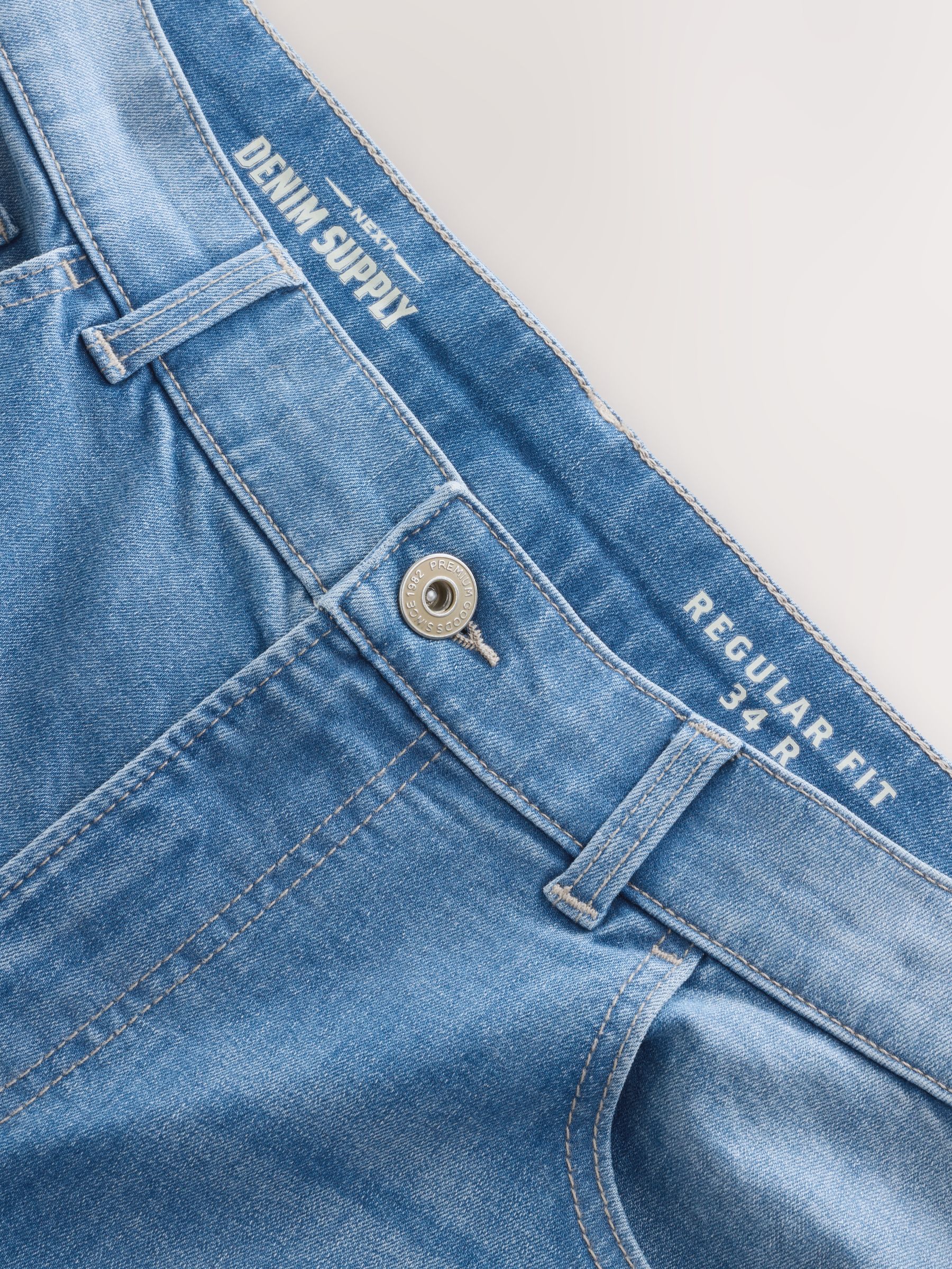 Helderblauw - Klassieke stretchjeans met standaard taps toelopende pasvorm
