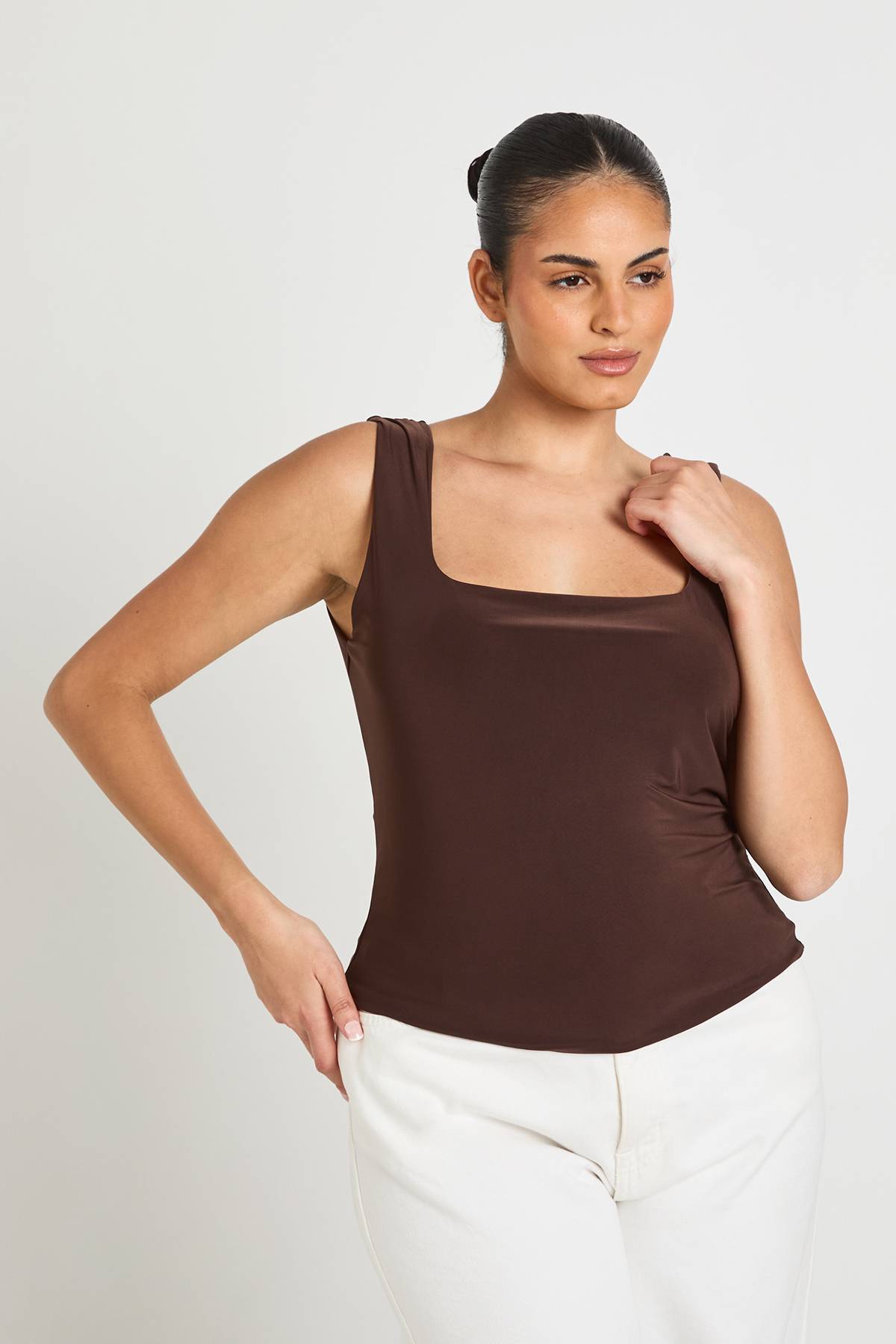 boohoo Top Court Grande Taille Double Épaisseur Col Carré En Tissu Slinky