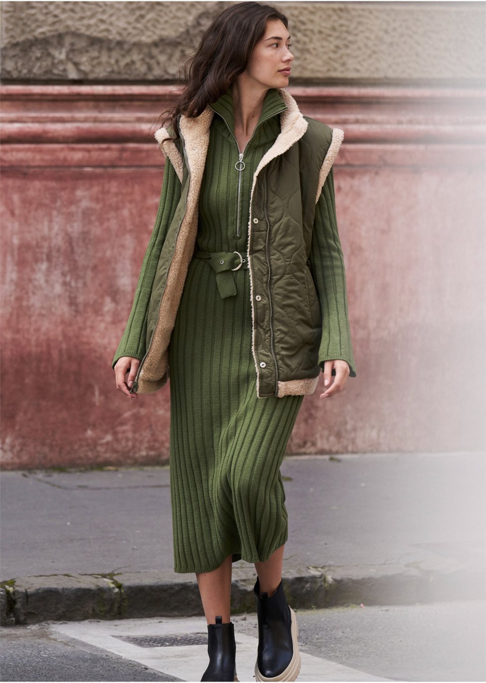 Robe en maille côtelée avec col camionneur