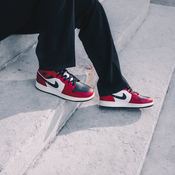 Air Jordan 1 Mid Chicago Black Toe - 48h Delivery
