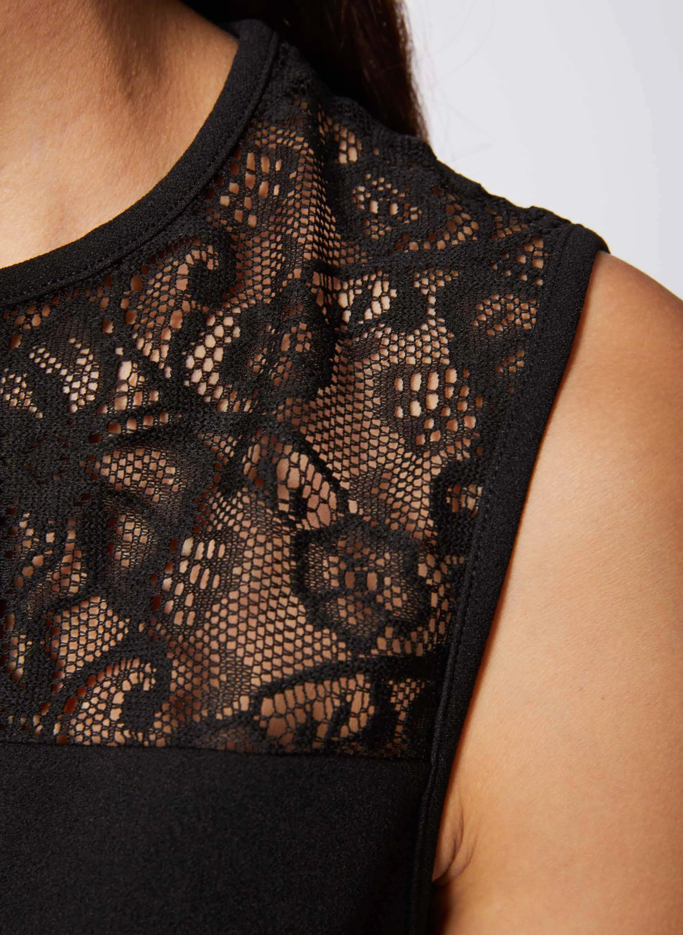 DMUST.N - Top col rond sans manches à dentelle | Noir