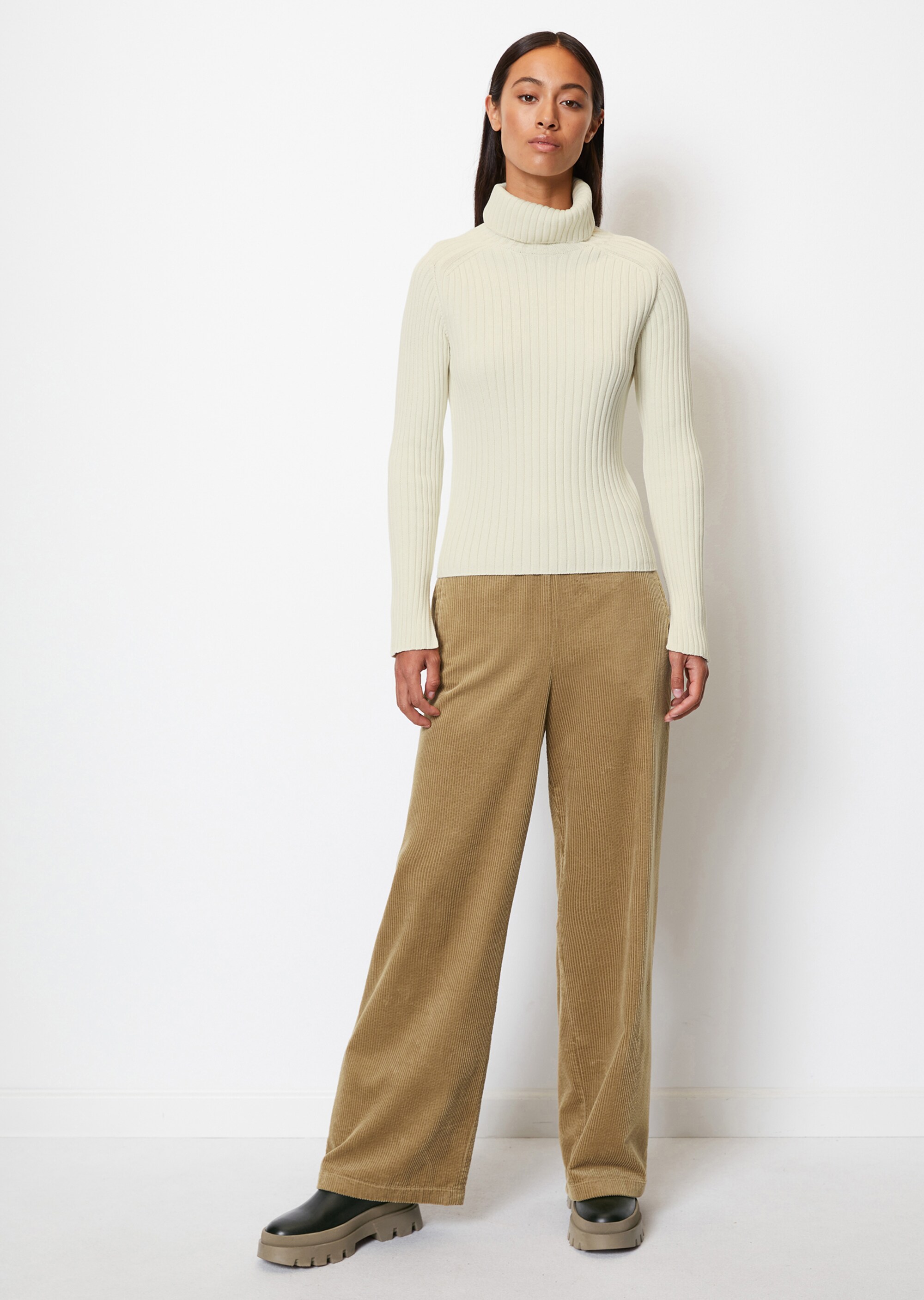 Gerippter Rollkragenpullover slim aus Organic Cotton