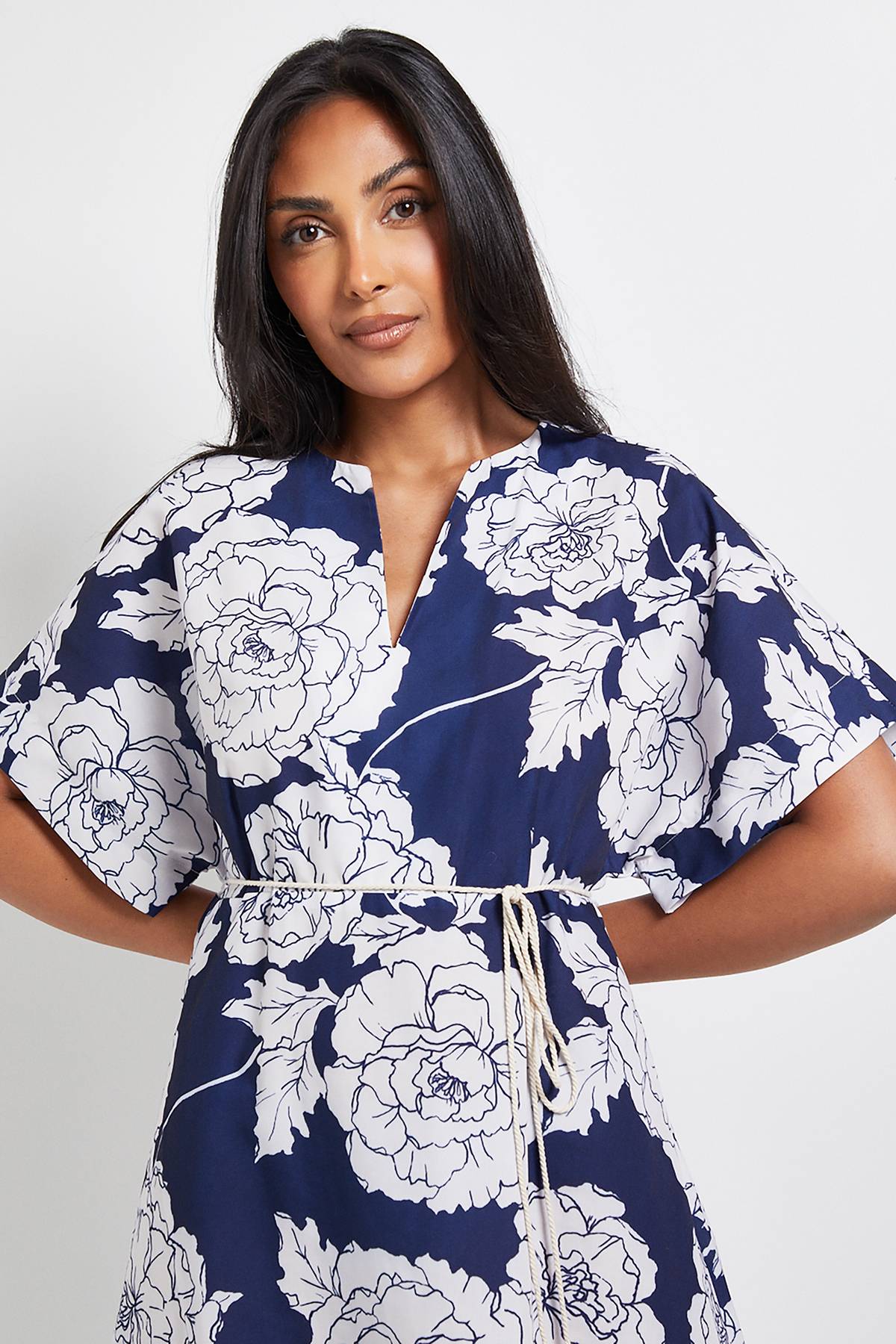 Wallis Robe Mi-Longue à Ceinture Motif Floral Petite Taille