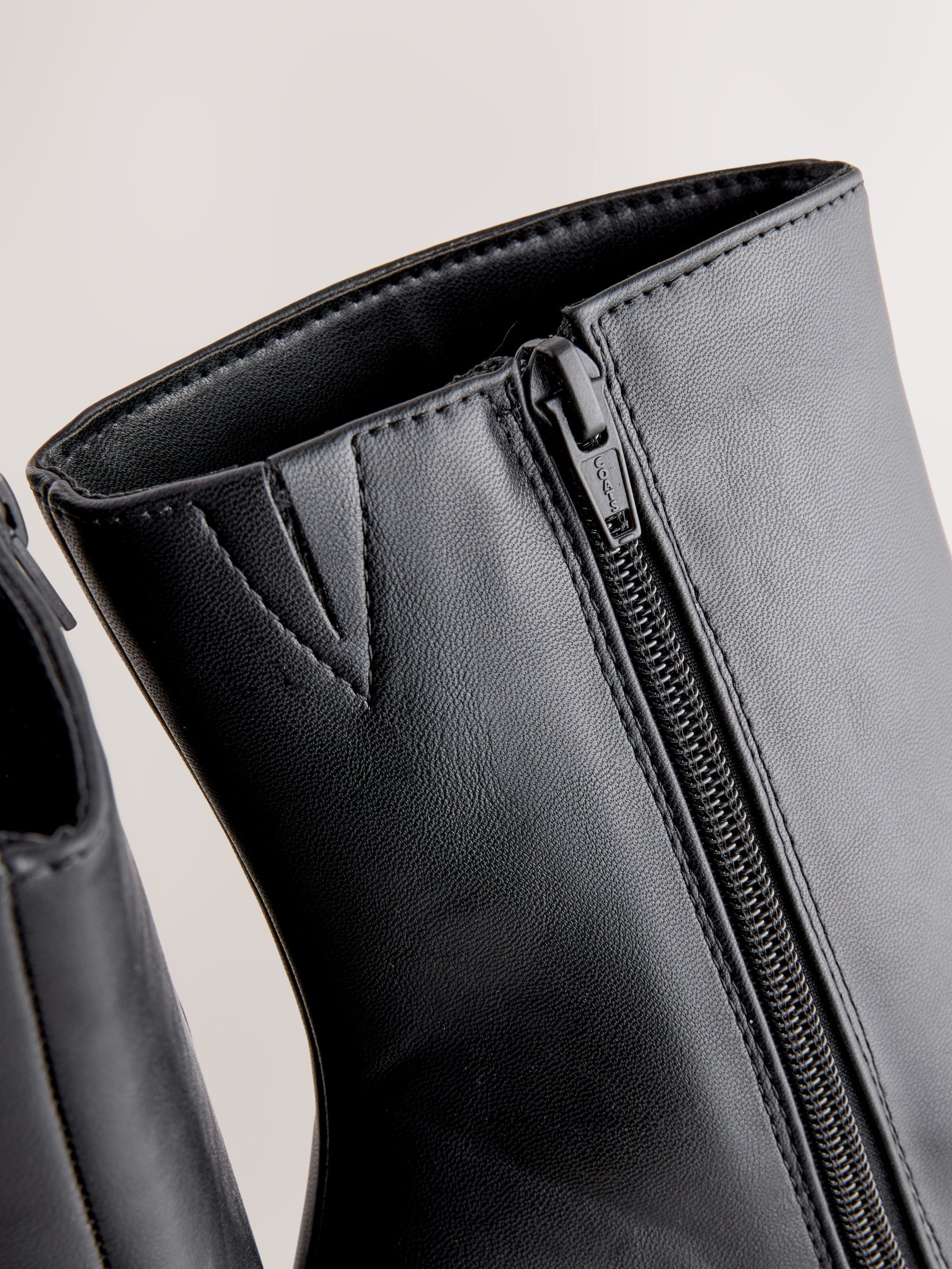 Zwart - Forever Comfort® enkellaarsjes met hak en spitse neus