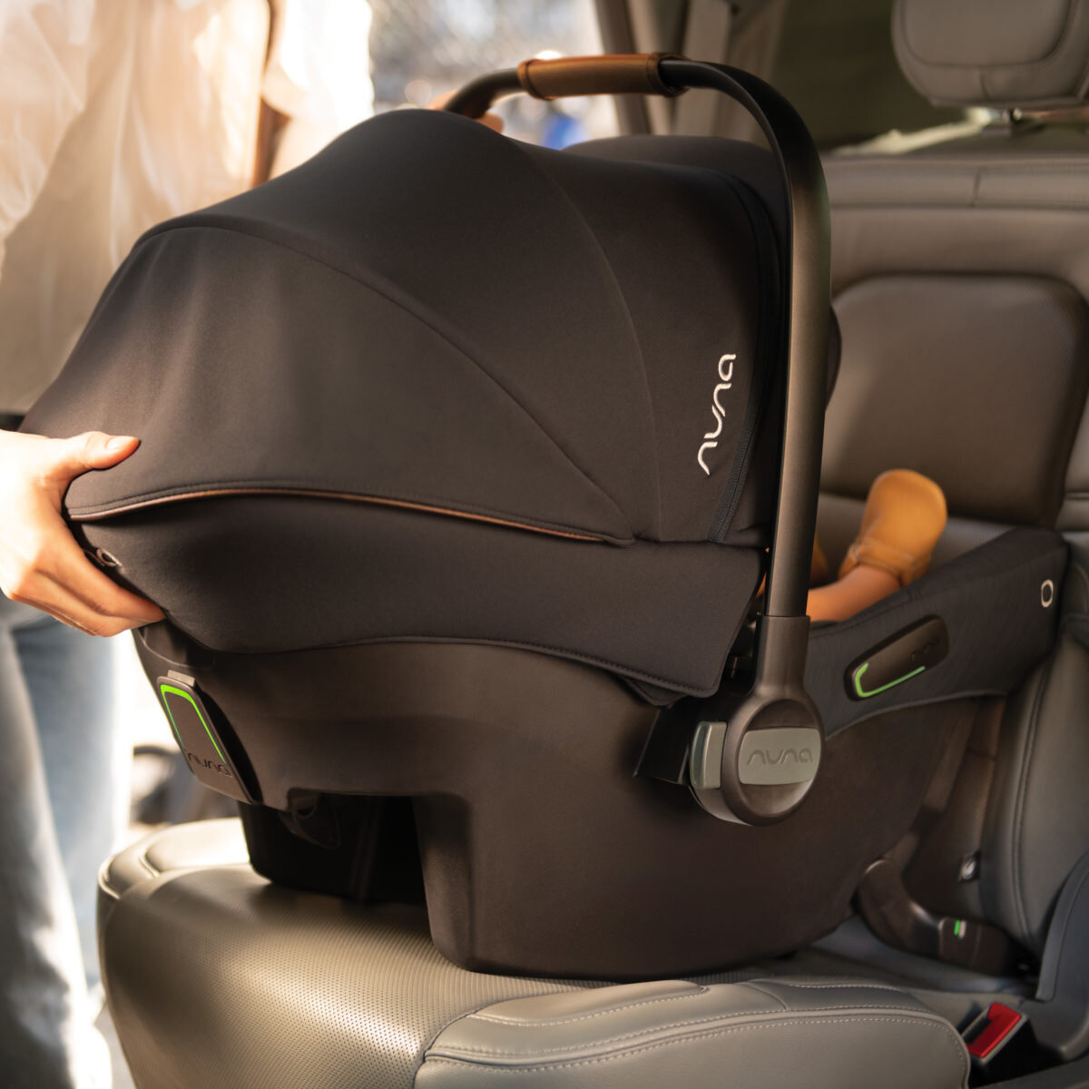Nuna Nuna Babyschale Pipa Urbn mit integriertem Isofix