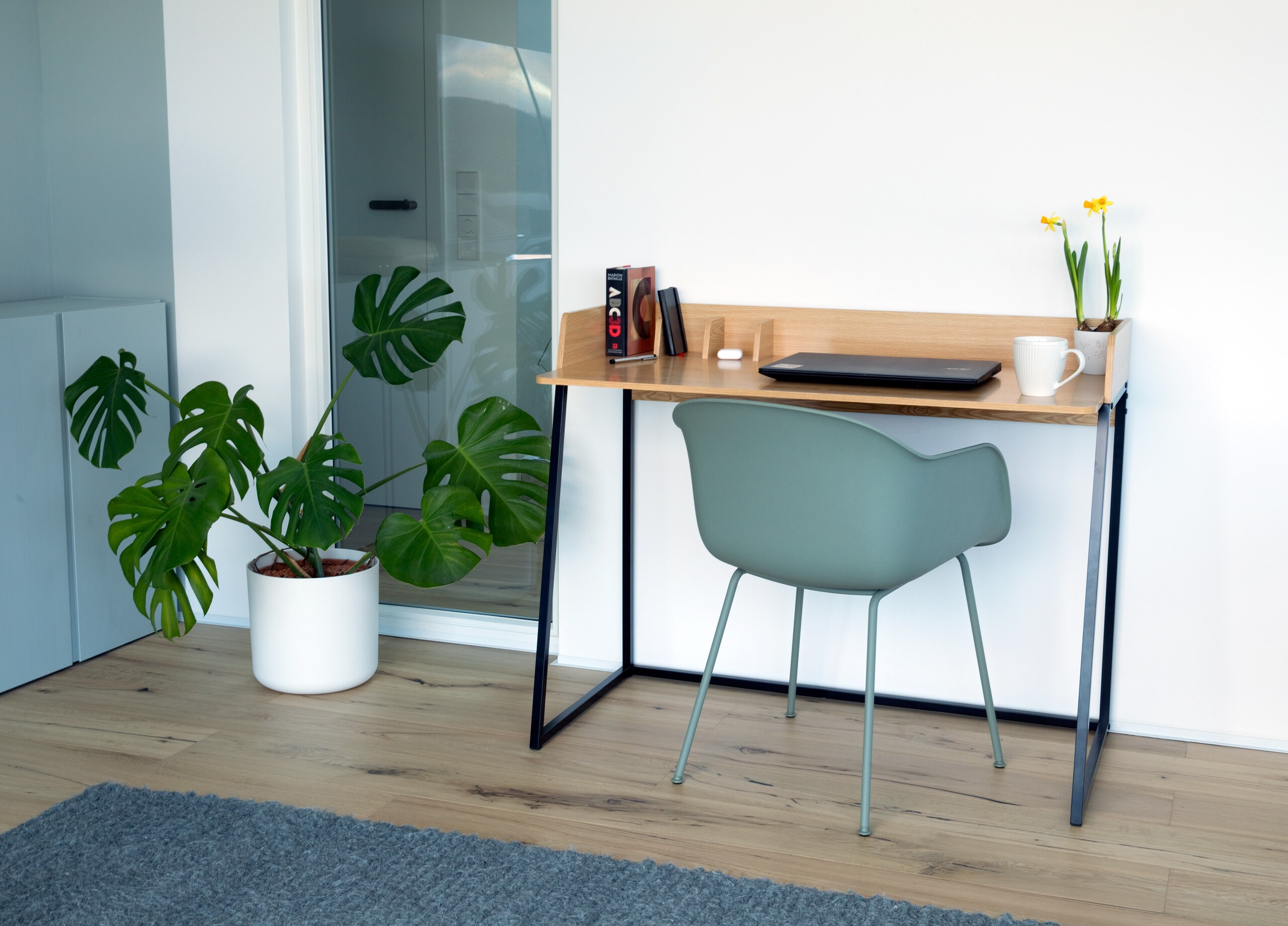 WONDERMAKE® Design Schreibtisch aus Holz und Metall, Bürotisch PC-Tisch Computertisch Arbeitstisch für Home Office , 110x55x87 cm, Eiche hell braun schwarz