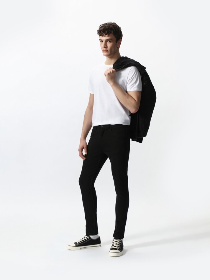 Calça jeans skinny com efeito spray - Preta