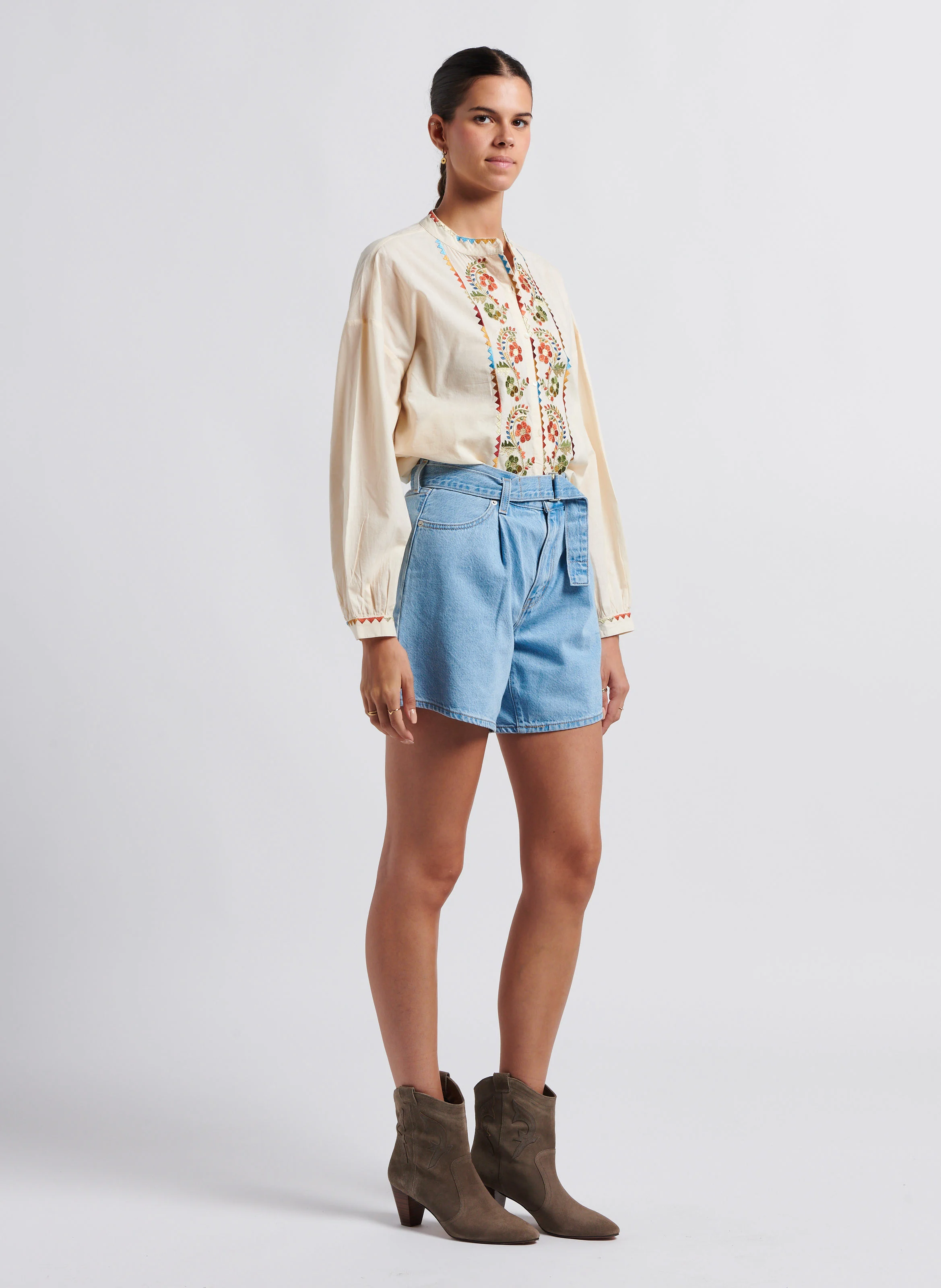 BELTED SHORT WB - Short taille haute en coton mélangé | Jean brut