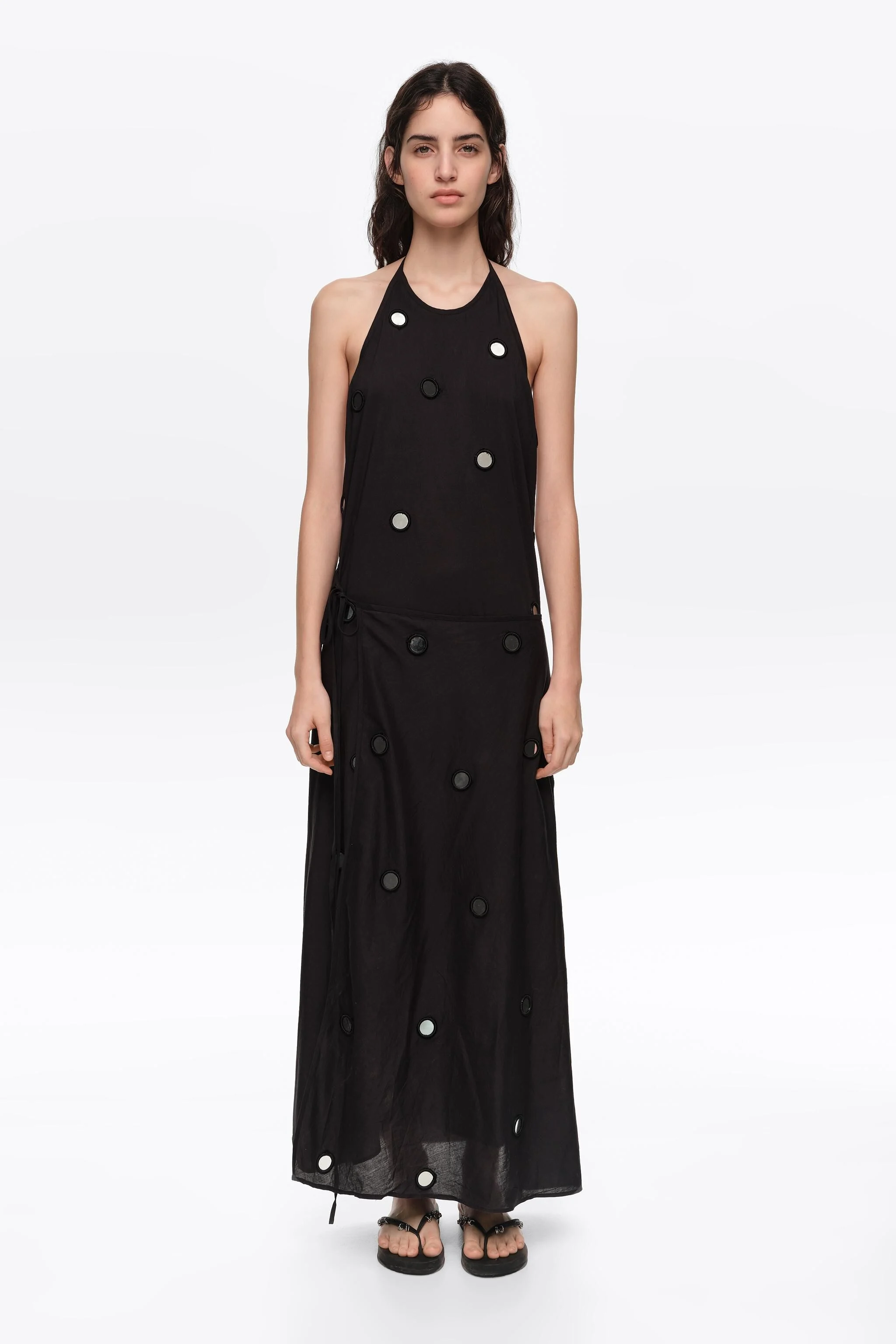 Vestido sarongue preto espelhado com decote halter