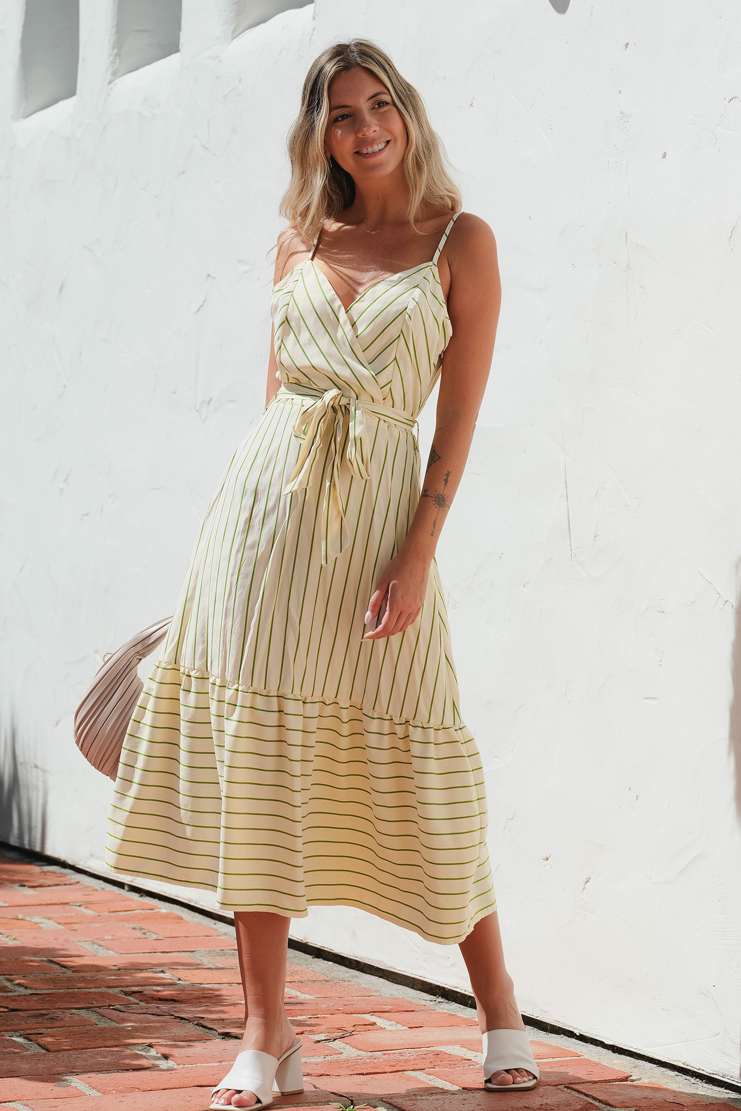 Robe maxi avec col surplis sans manches à rayures vertes