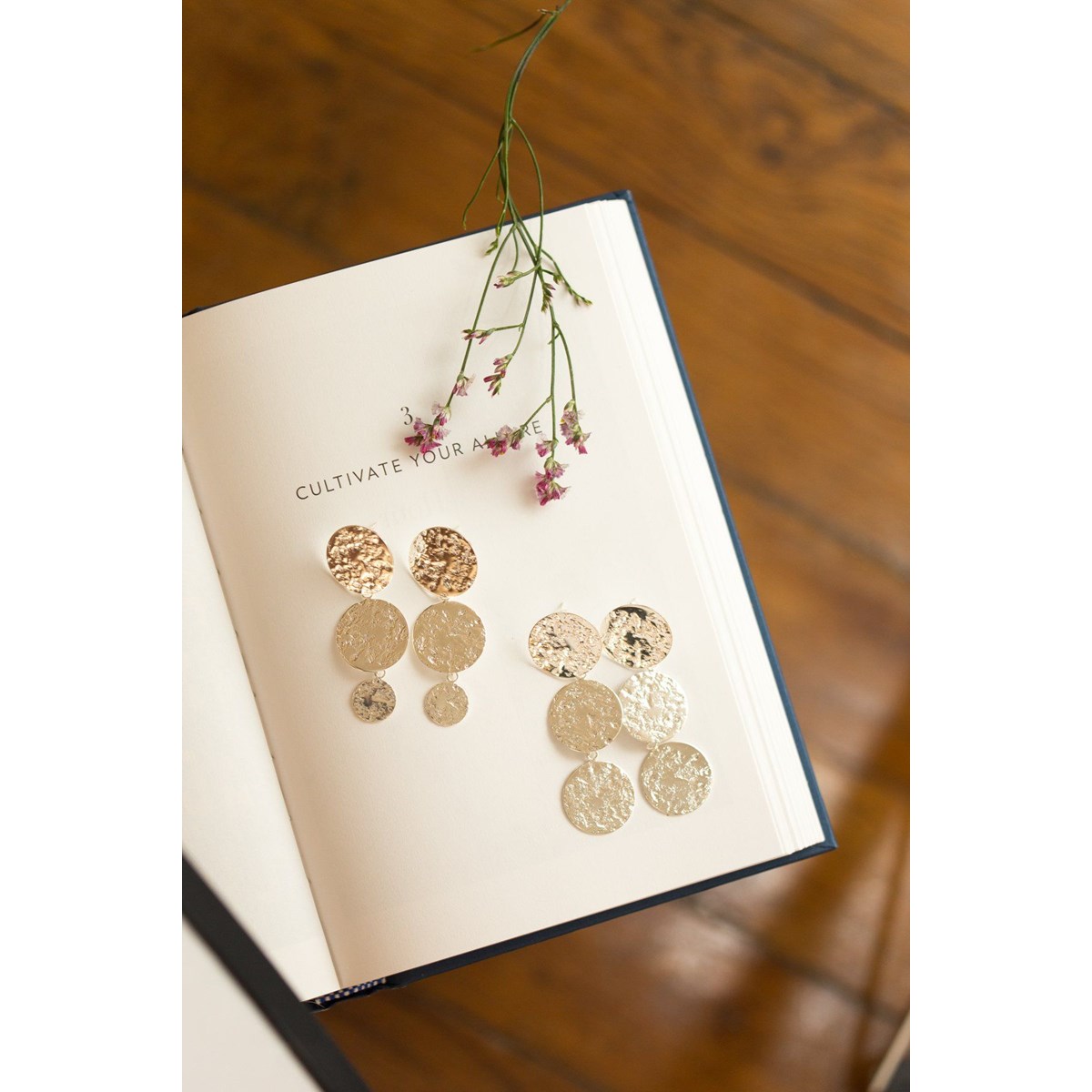 boucles d'oreilles puces pendantes ronds martelés plaqué argent - HESTIA
