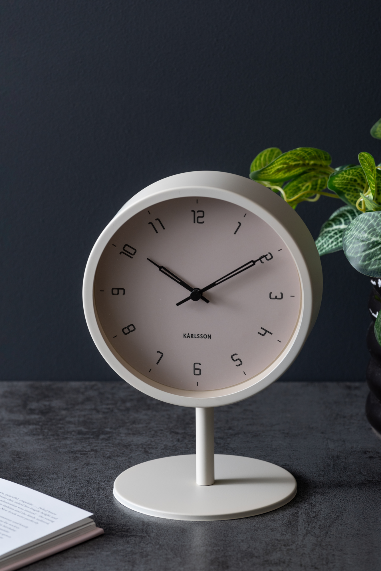 Table clock Stark iron matt warm grey