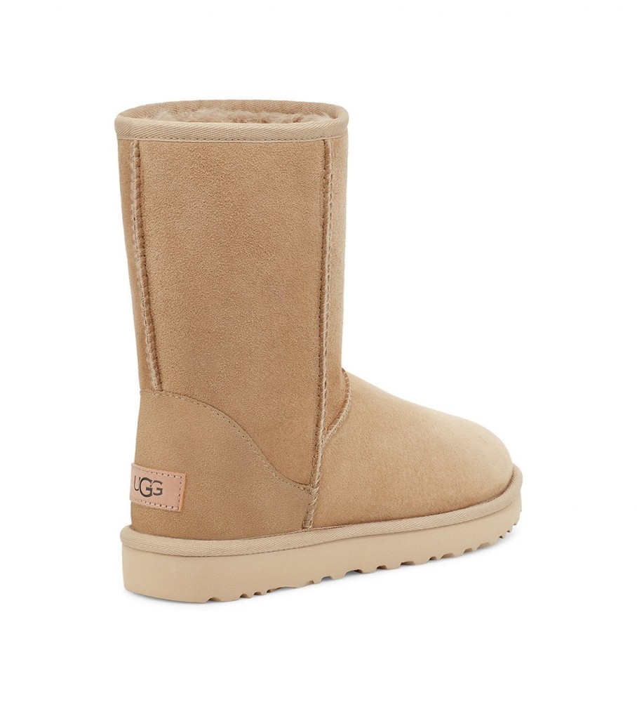 Botas UGG W Classic Short II em couro marrom