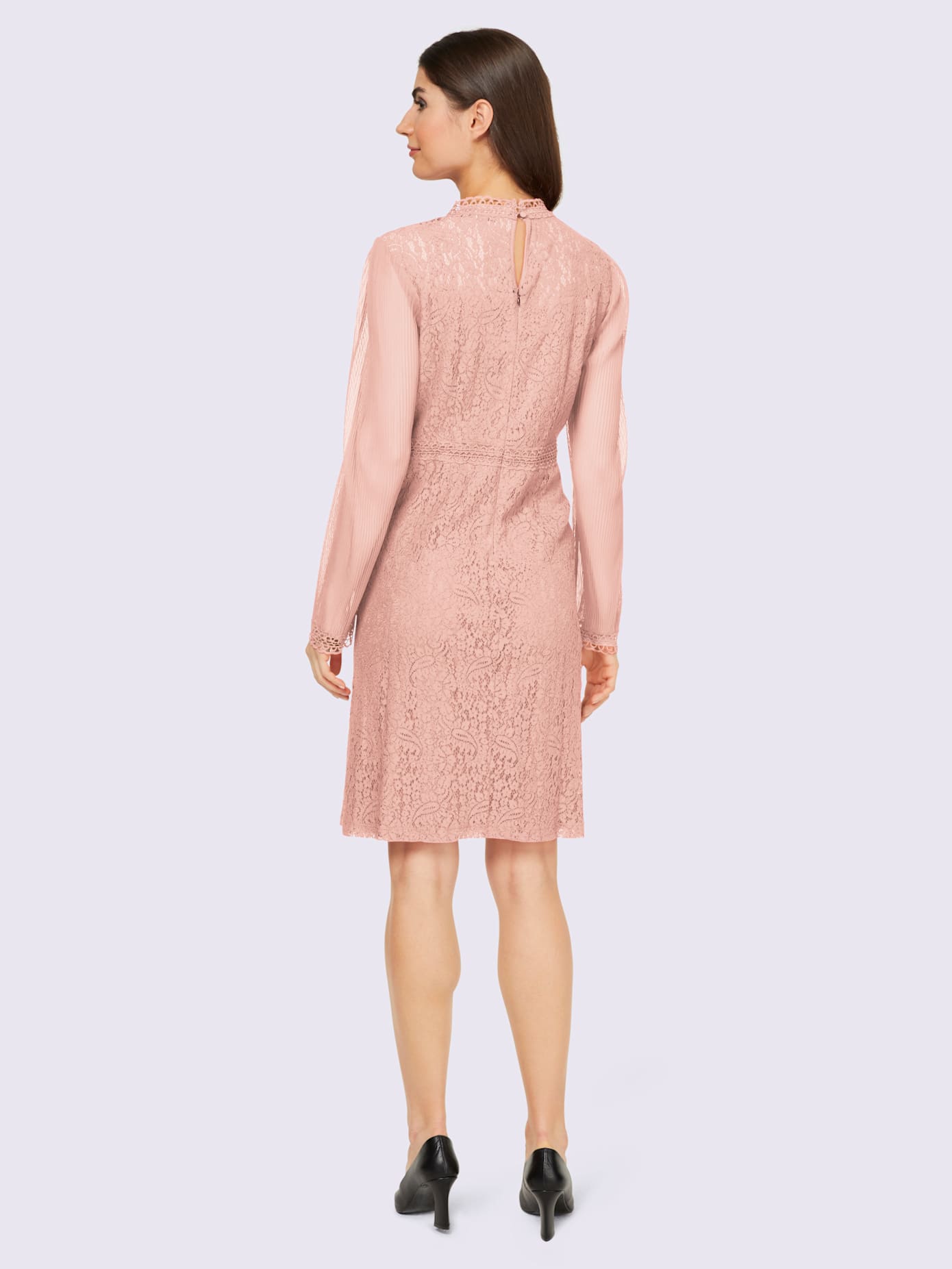 Robe en dentelle manches de qualité plissée